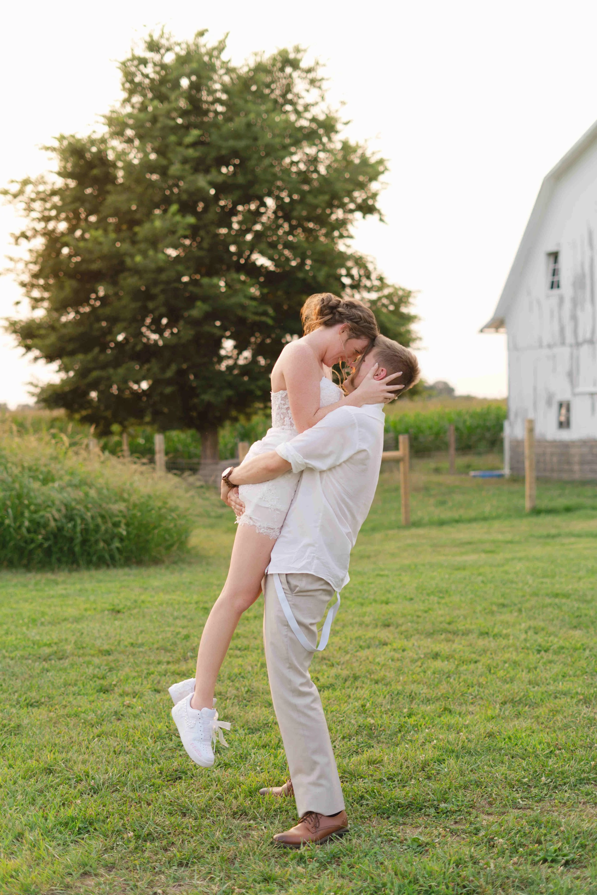Indiana-August-Wedding-Blossom-Barn-Heather-Corbin-Photography-2026-270.jpg