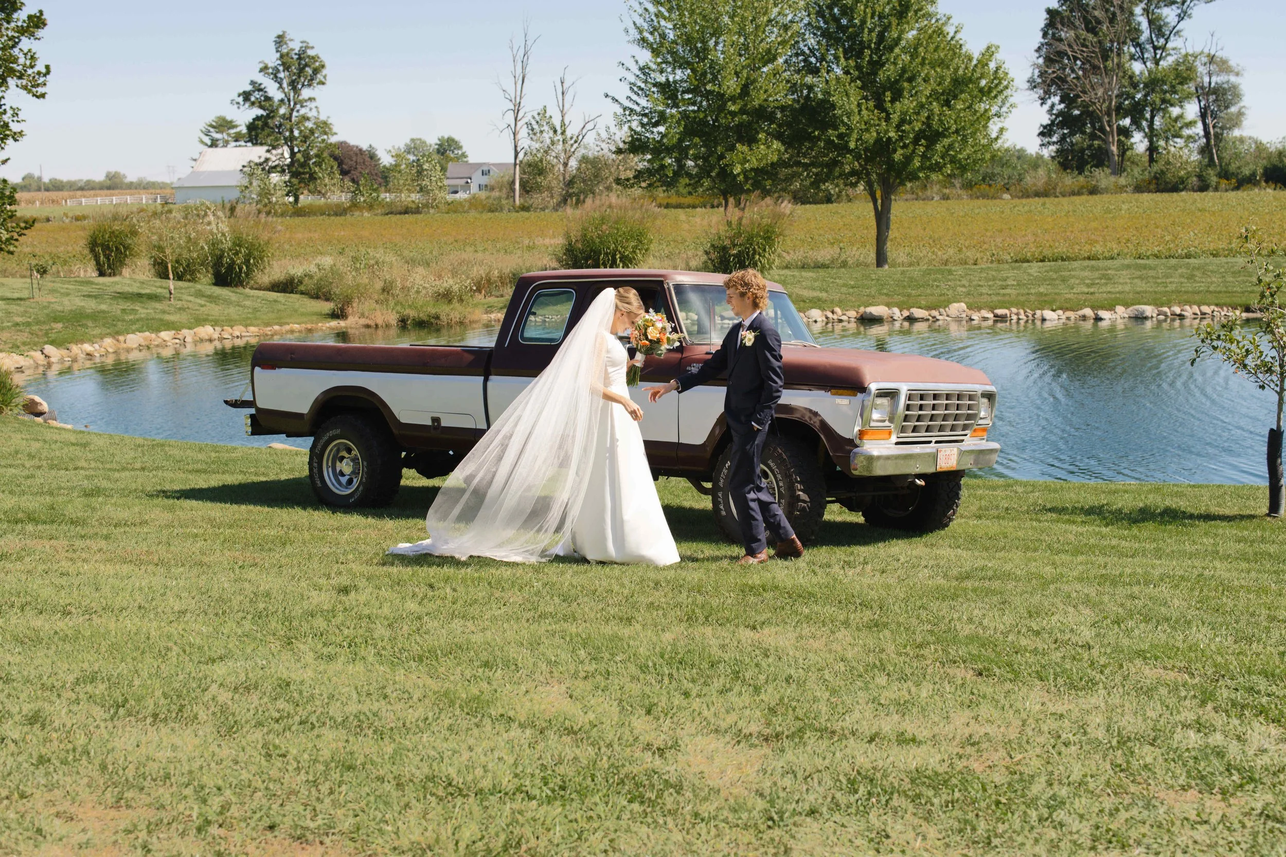 Fall-Indiana-backyard-wedding-Heather-Corbin-Photography-24.jpg