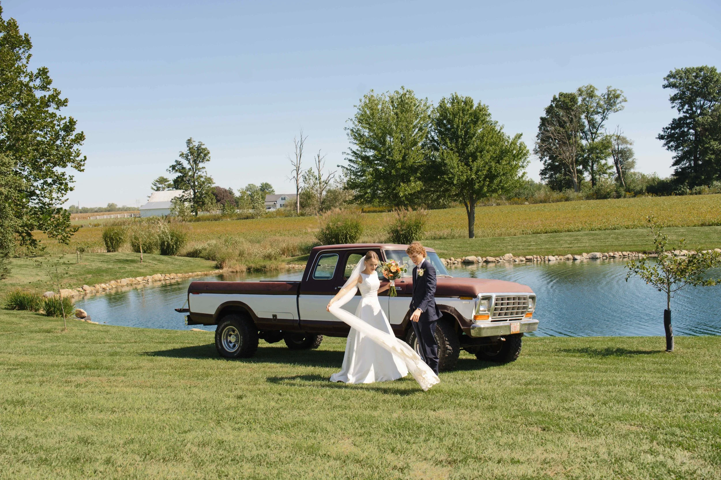 Fall-Indiana-backyard-wedding-Heather-Corbin-Photography-25.jpg