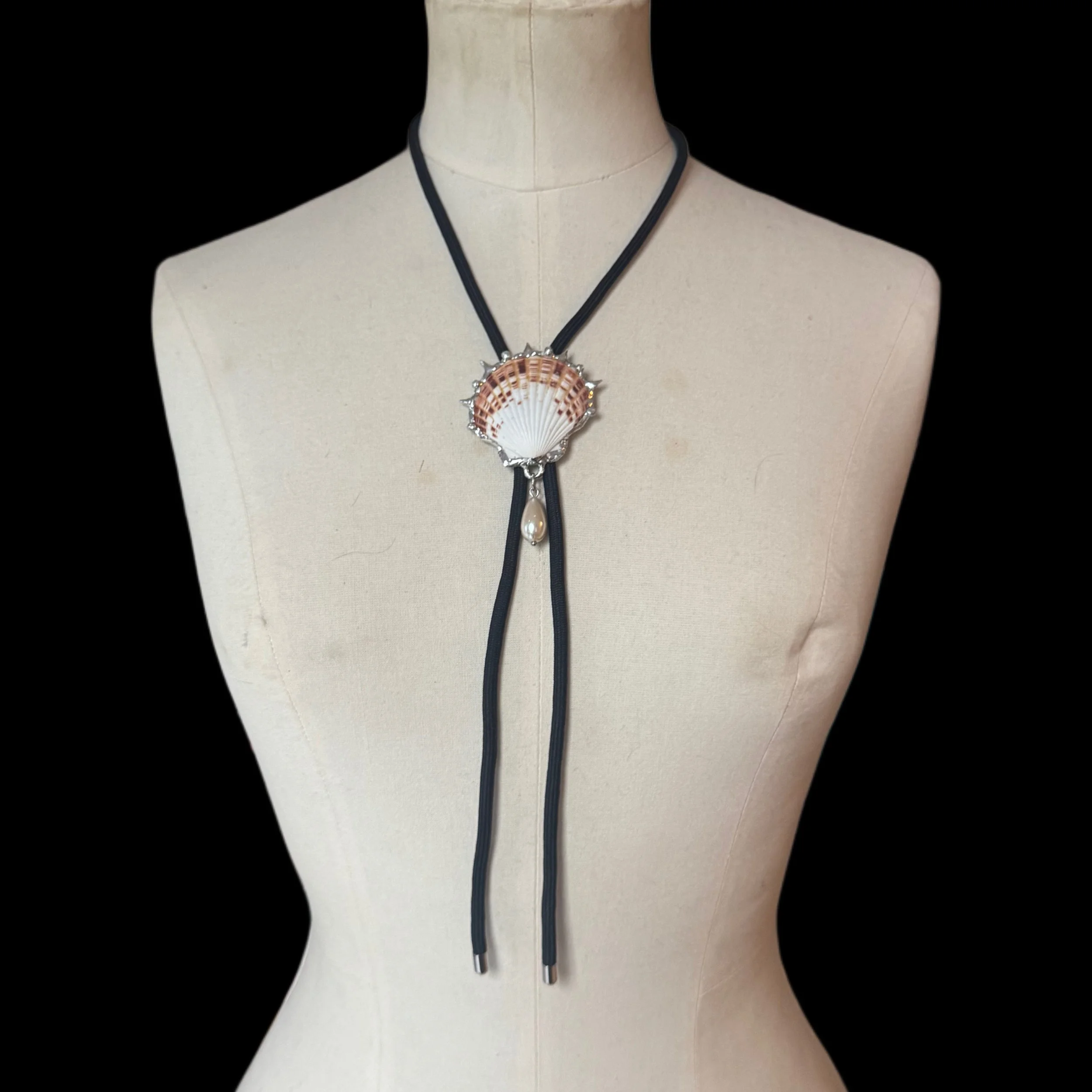 Seashell Bolo Tie