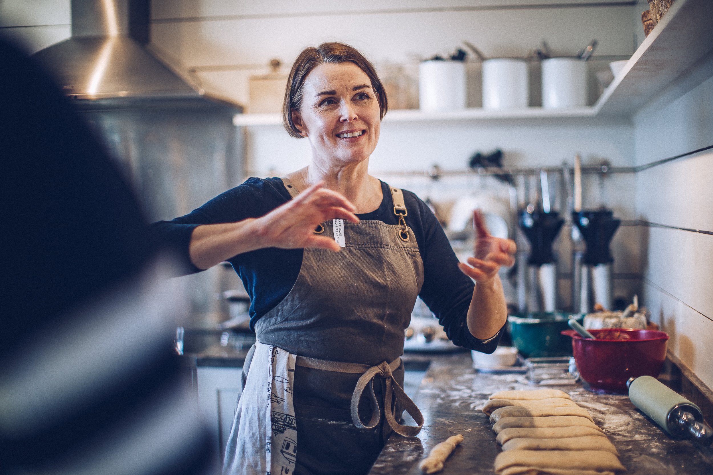 Cinnamon bun baking workshop