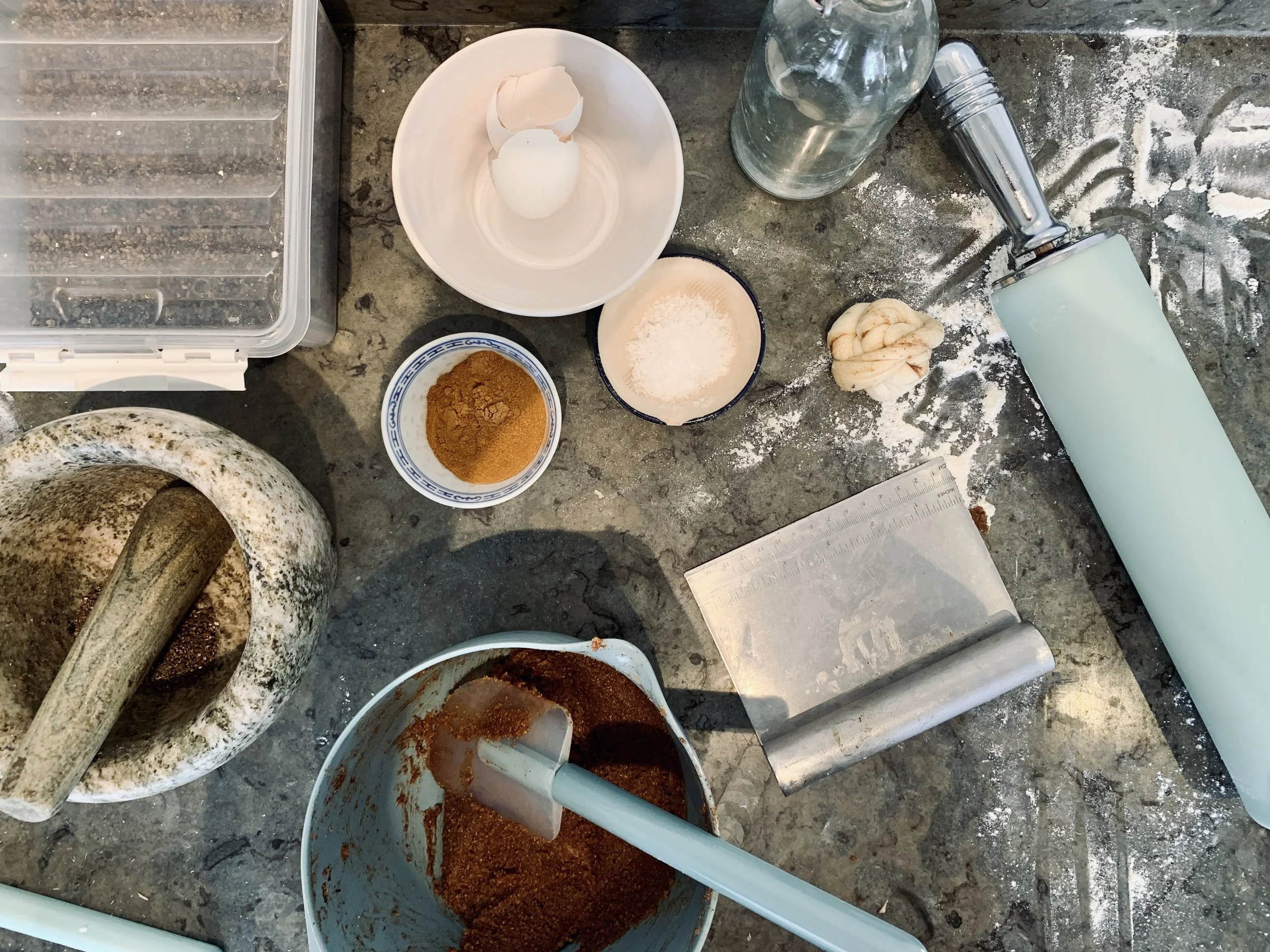 Cinnamon bun baking workshop