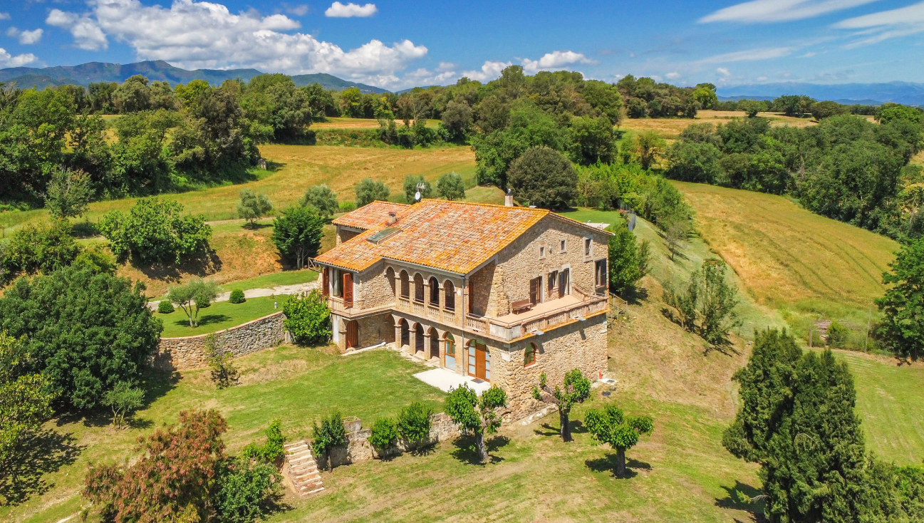 Peaceful rural apartment in Girona Province — a quiet base for a low-season countryside escape