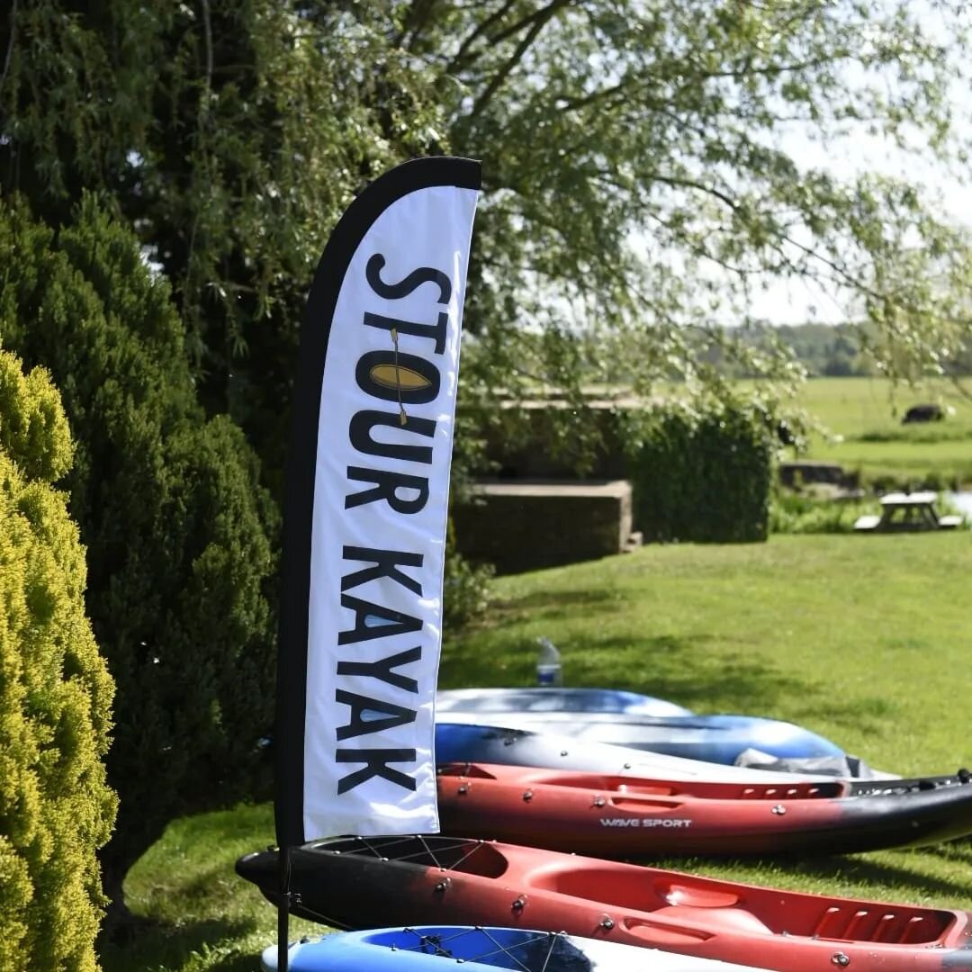 Meander through the beautiful Essex and Suffolk countryside this Jubilee bank holiday weekend 🛶🇬🇧 

Book your River Stour kayaking adventure now! Follow link in the bio.

#kayaking 
#suffolk 
#Essex 
#riverstour 
#sudburysuffolk 
#jubilee 
#family