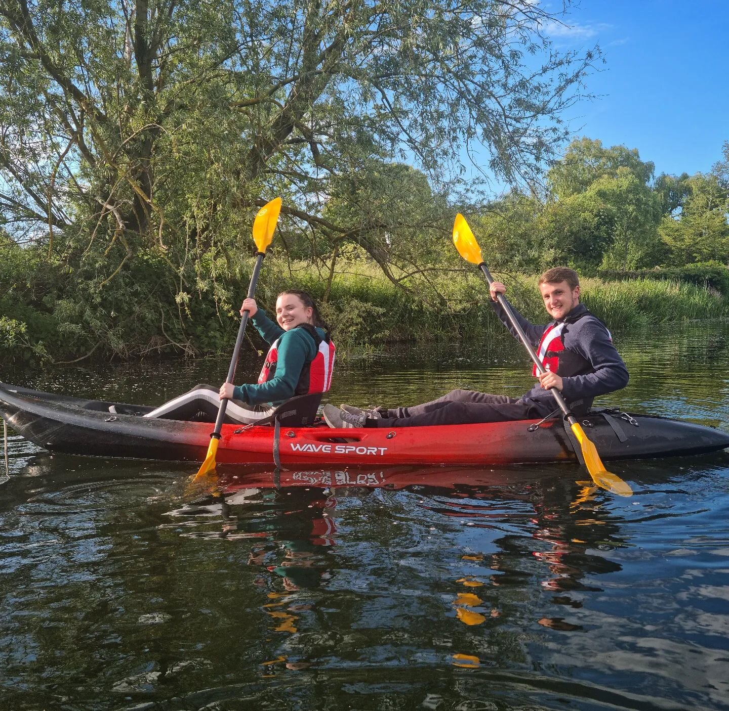 Our tandem kayaks are exceptionally stable and glide through the water! 🛶

Come try one out this weekend. Book by following link in bio! 

#sudburysuffolk 
#essex 
#suffolk 
#riverstour 
#eastanglia 
#kayaking 
#familyfun