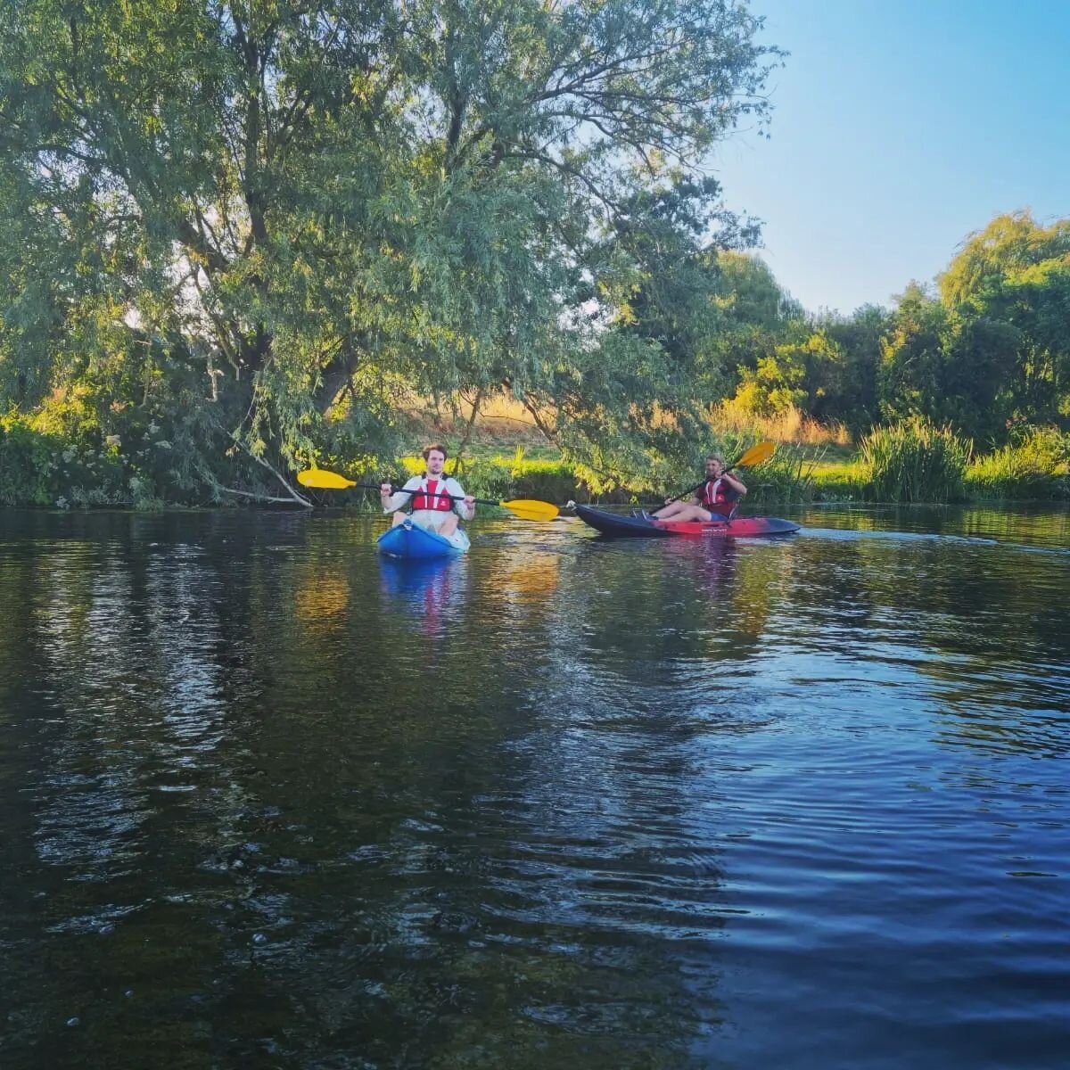 We can't resist having a paddle ourselves every now and then 🛶☀️🌳

#riverstour 
#sudburysuffolk 
#suffolk 
#Essex 
#kayaking 
#summerfun 
#summerholidays