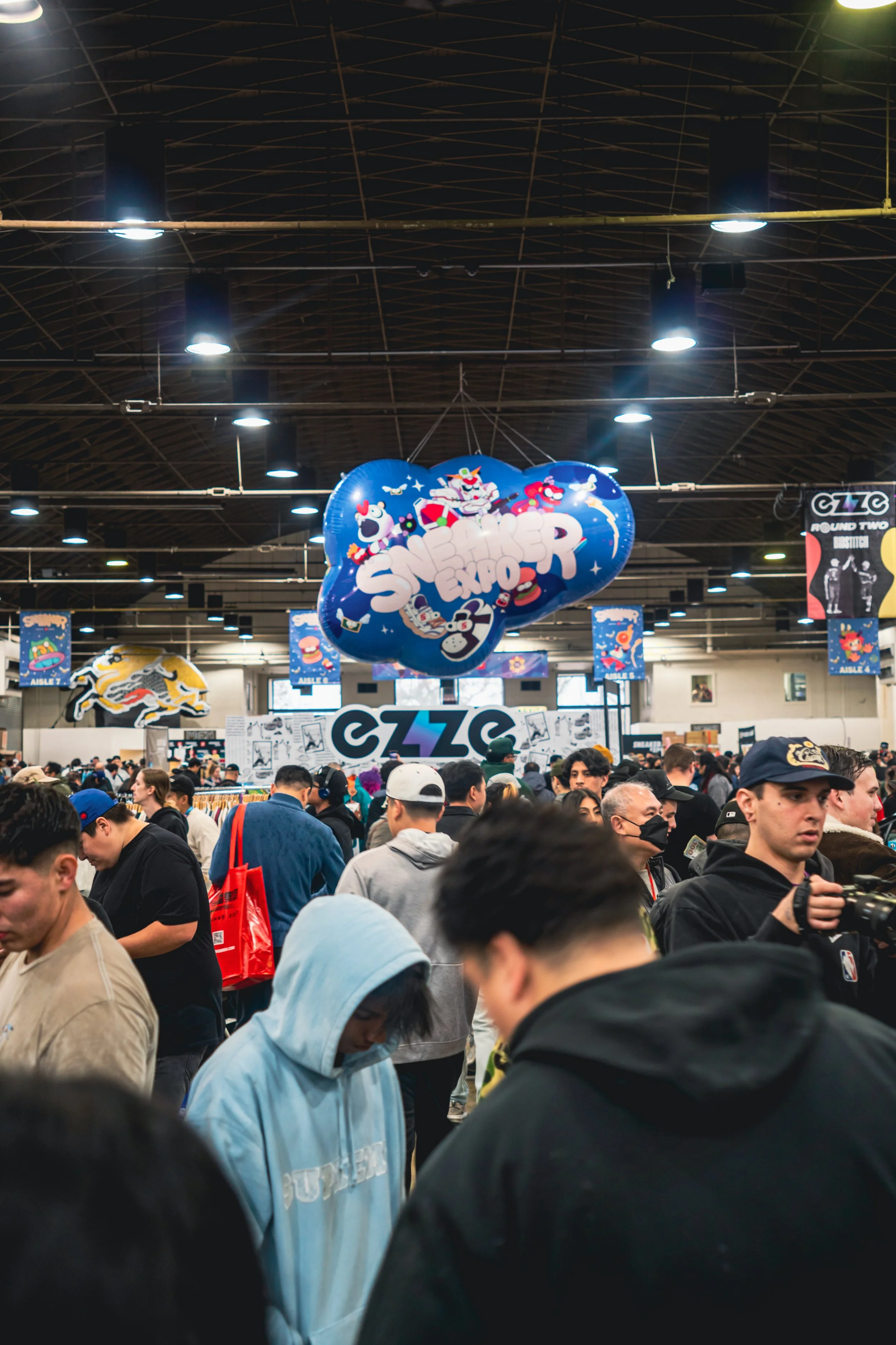 3 Sneaker Expo Ezze Balloon Crowd.jpg