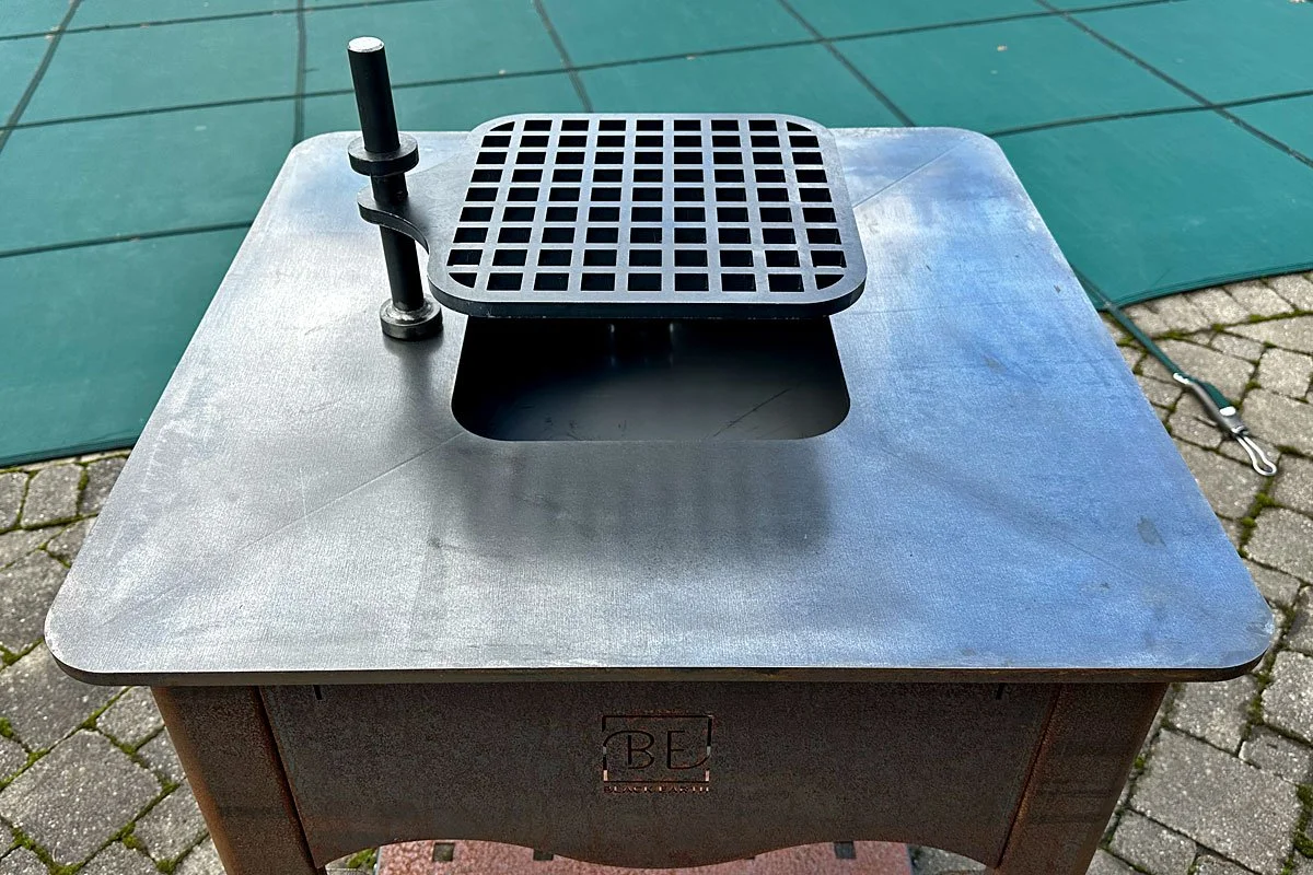 Black Earth Grills, Teppan 29, Top View. Photo by Mike Belobradic.
