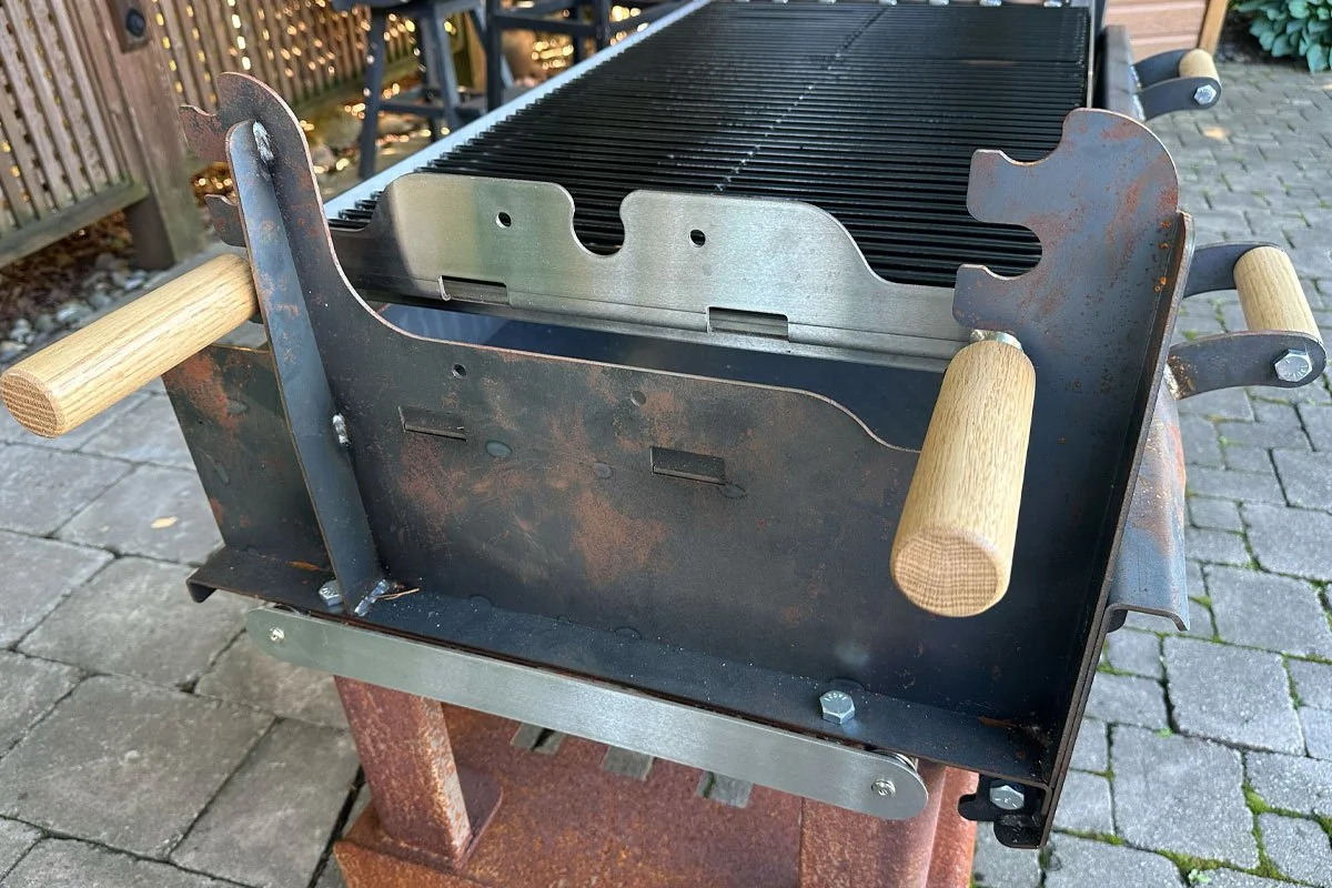 Black Earth Grills Gaucho 53 height adjust.