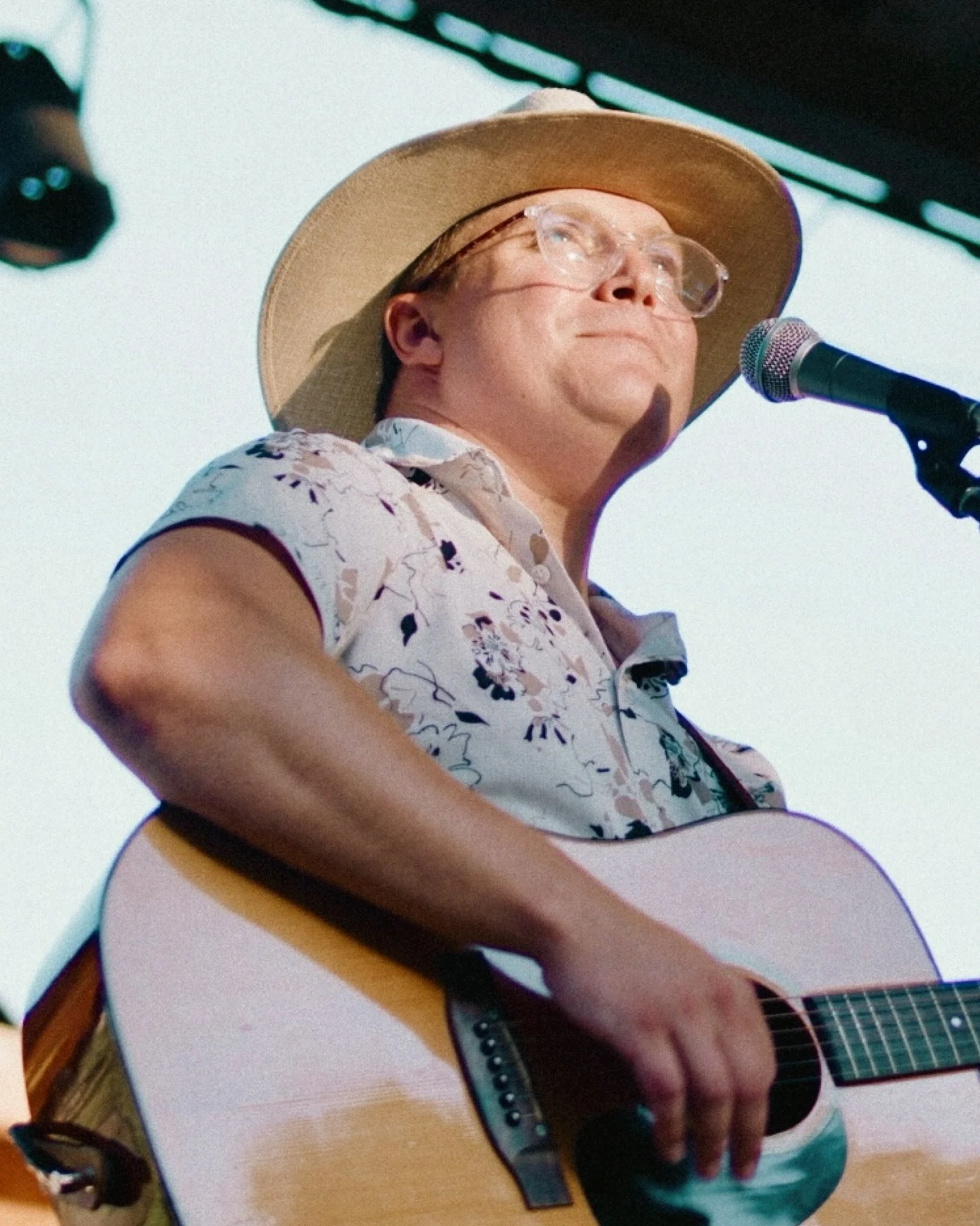 Live Music with Peter Larsen