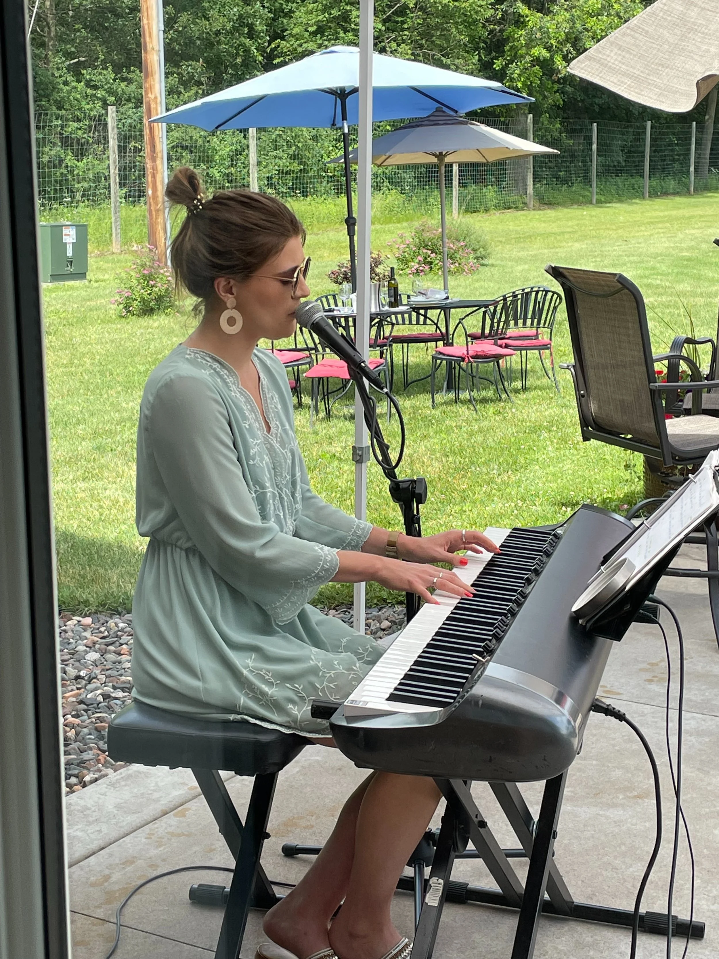 Live Music with Elsa Lee