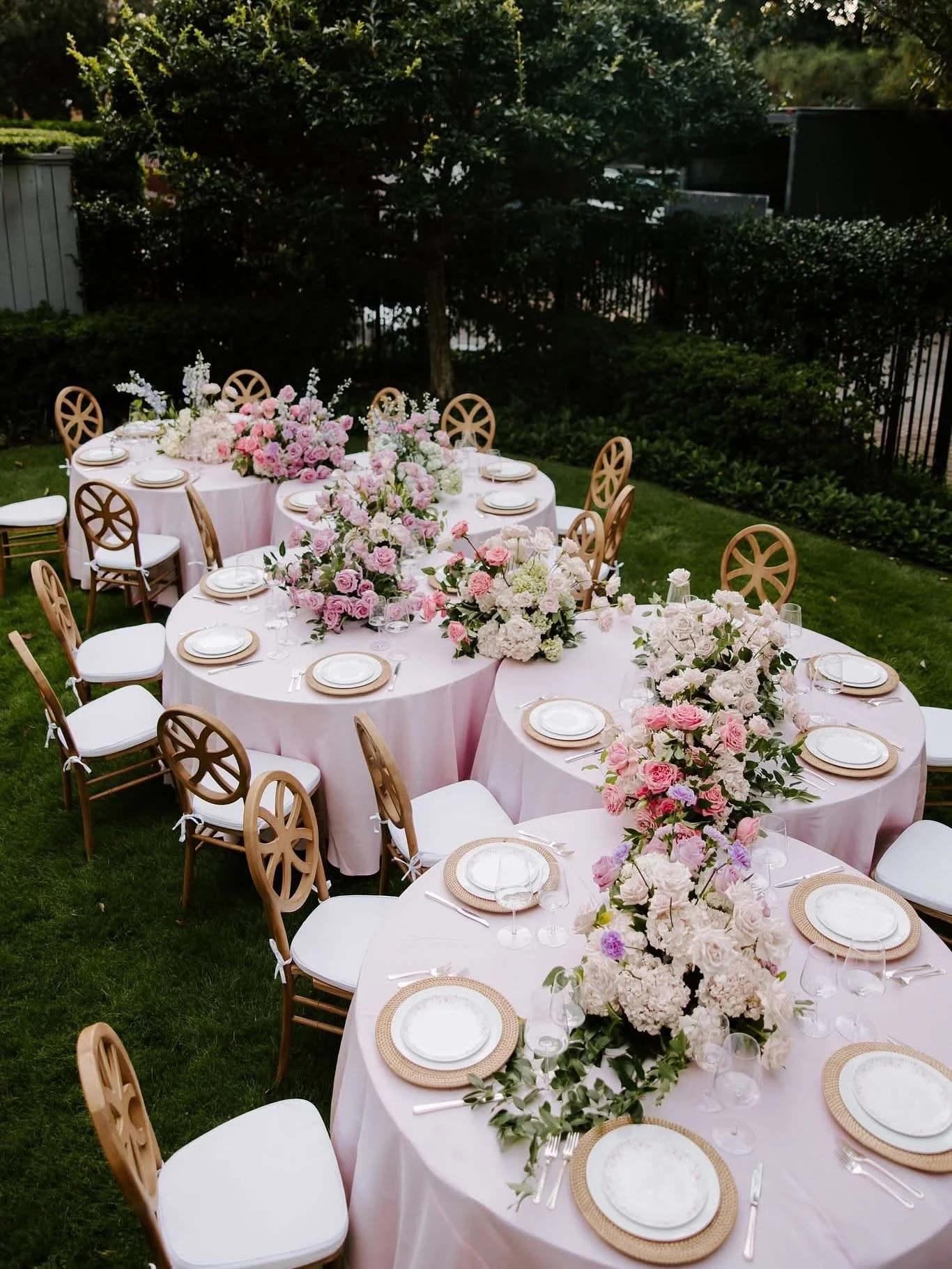 ✨TREND WE LOVE: Caterpillar Table Setups✨

The caterpillar-style seating trend is giving round tables a whole new vibe! By curving them into a winding formation, you create a playful flow that adds movement and style to any event. Perfect for making 
