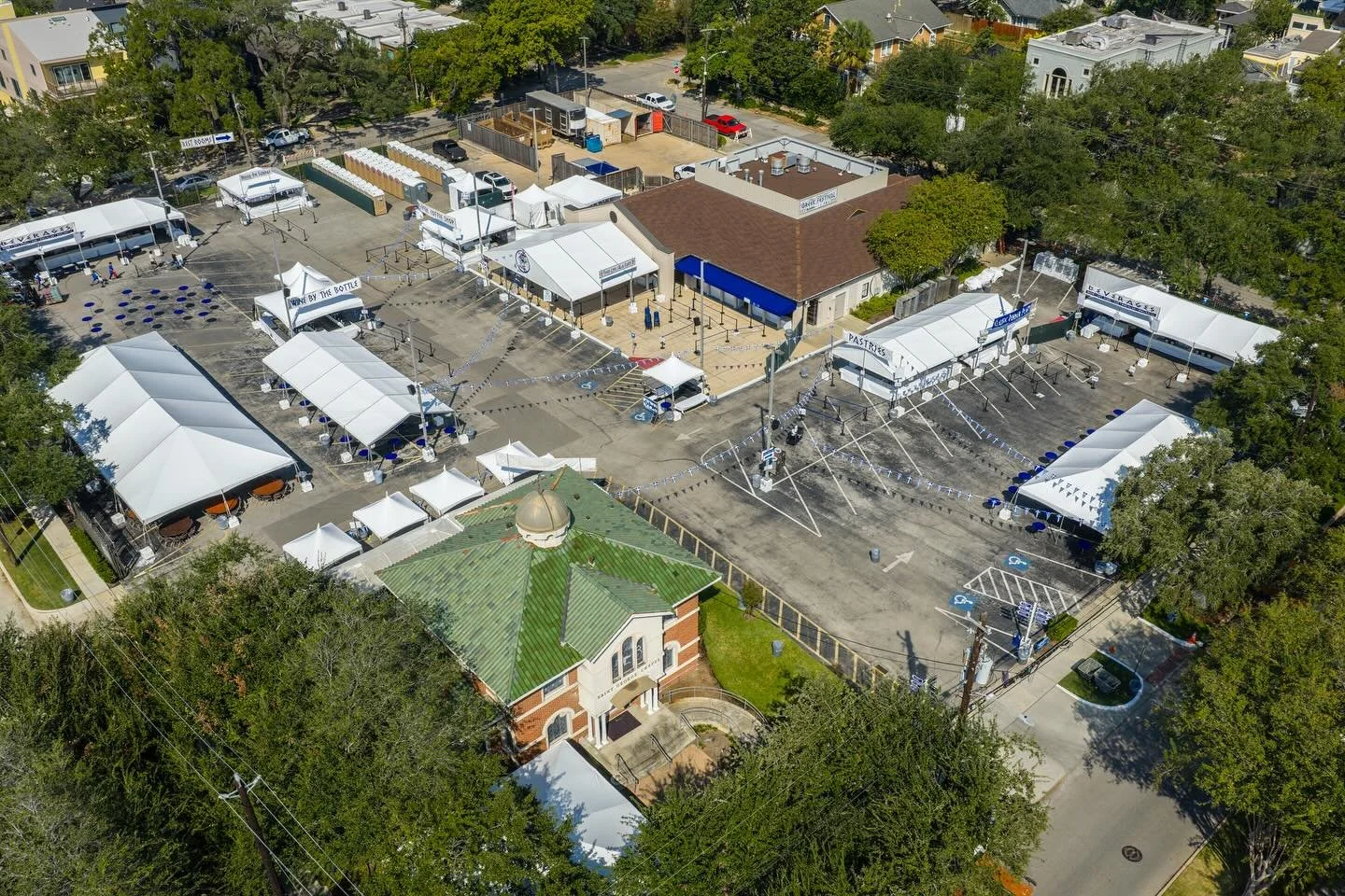 The @greekfestivalhouston wrapped up this past weekend, and we were proud to provide the tents, chairs, and tables that helped bring this iconic Houston tradition to life! From delicious food and live music to traditional dancing and strong community