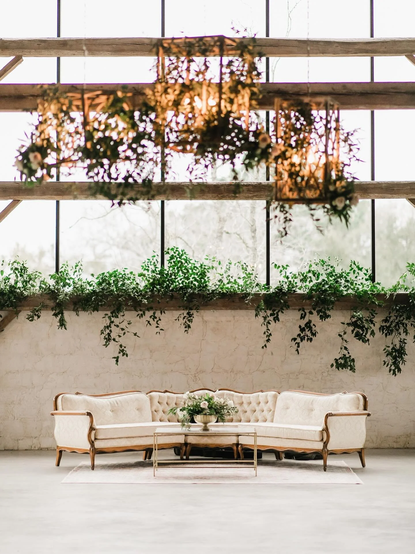 Effortlessly chic and endlessly comfortable, our vintage-inspired Mimi sectional sofa adds timeless charm to any setting. Whether you&rsquo;re styling a cozy lounge corner, creating a dreamy photo backdrop, or designing an unforgettable editorial mom