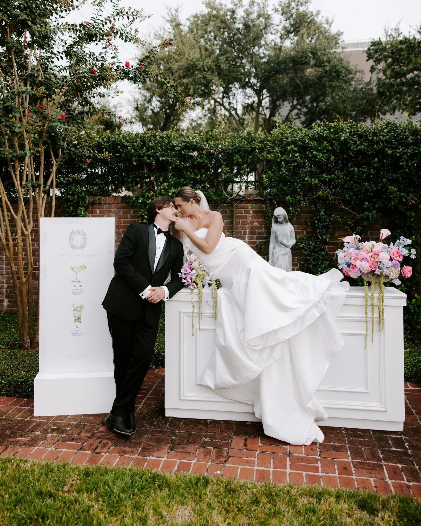 Because when the chemistry&rsquo;s this good, even the bar becomes a photo op. 🤍

View all of our bars in the link in our bio!

Photo: @lilycoxphotography_ 
Florals: @songhi.floral 
Planner: @vowandvoyage 
Bar: @anyoccasiontentsevents 
Custom Vinyl: