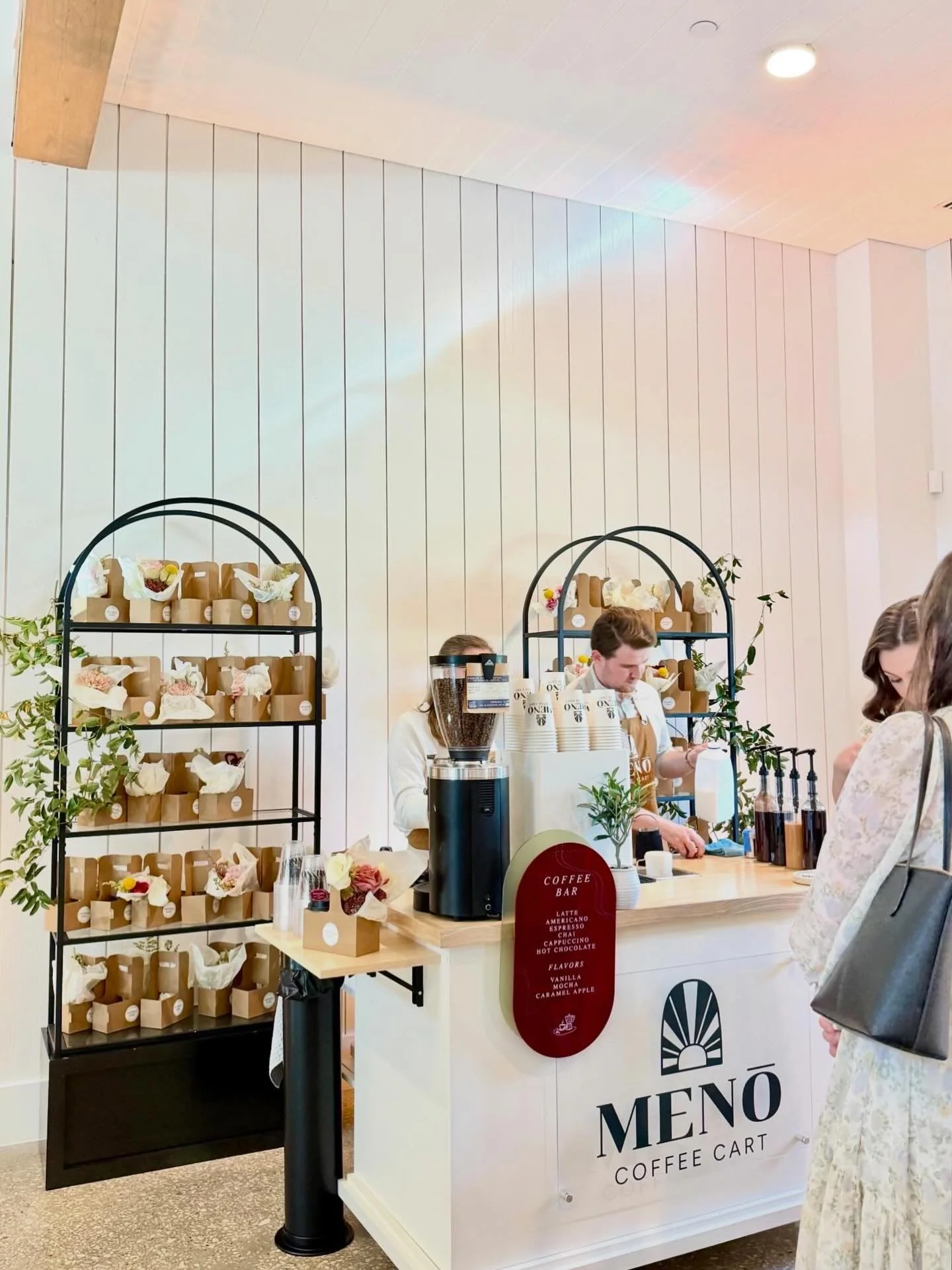 Reminiscing about how lovely the Wed Society Houston Magazine reveal was this past year! It truly was the perfect event to showcase so many of our rentals, and these bar-back shelves ended up being the sweetest way to display the floral/coffee sleeve