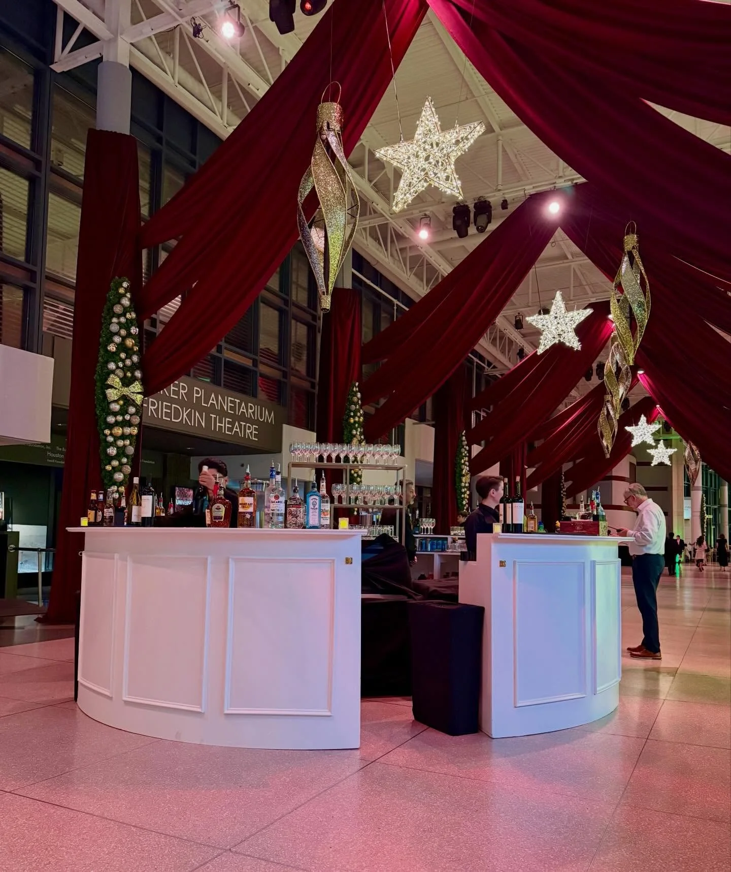 Holiday company parties are in full swing, and we&rsquo;re so grateful to have collaborated with @masraffs_catering and @hmns to bring this corporate celebration to life. ✨ Our Grand Halo Bar stole the spotlight, while our linens and chairs tied the 