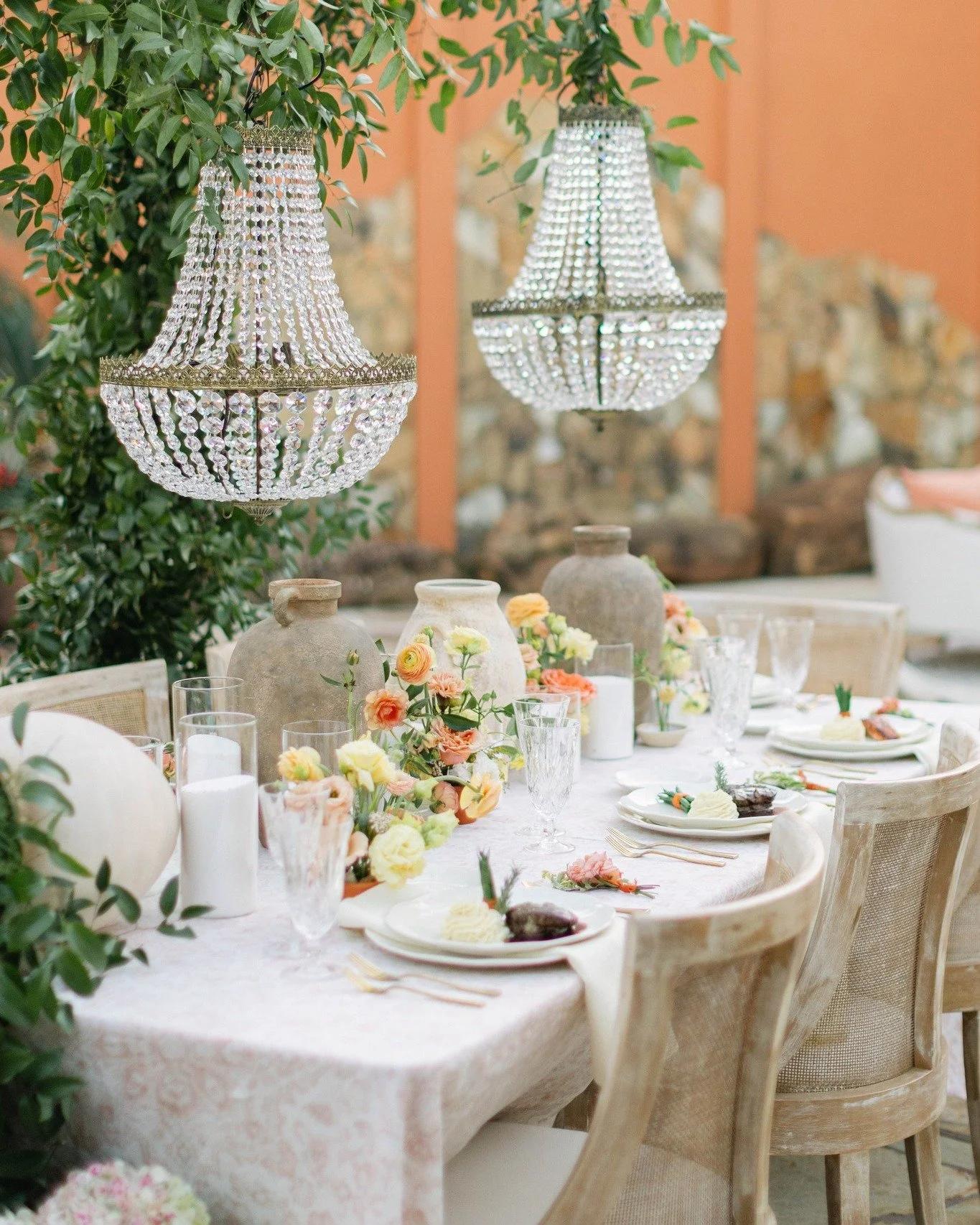 Sneak peek of our latest shoot with @vowandvoyage , captured perfectly and brought to life @kobieryanphotography . We loved collaborating with such talented vendors&mdash;so much more to come! 🤩 #eventrentals #houstoneventrentals

Houston Wedding Pl