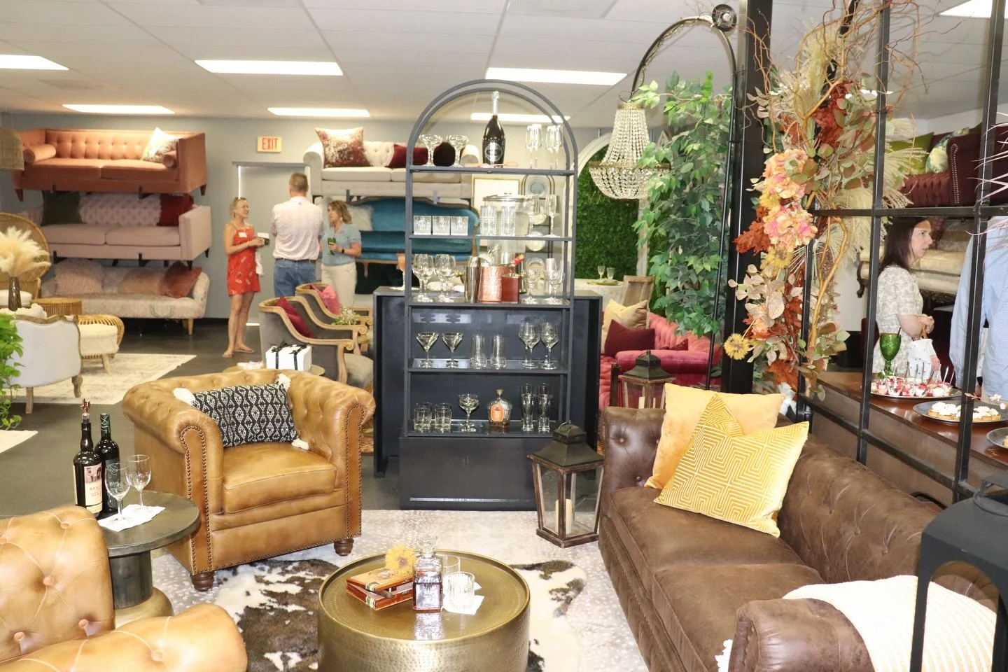 A closer look at our bar back shelf from last year&rsquo;s open house&mdash;versatile, stylish, and ready for just about anything! 🥳 #InventorySpotlight