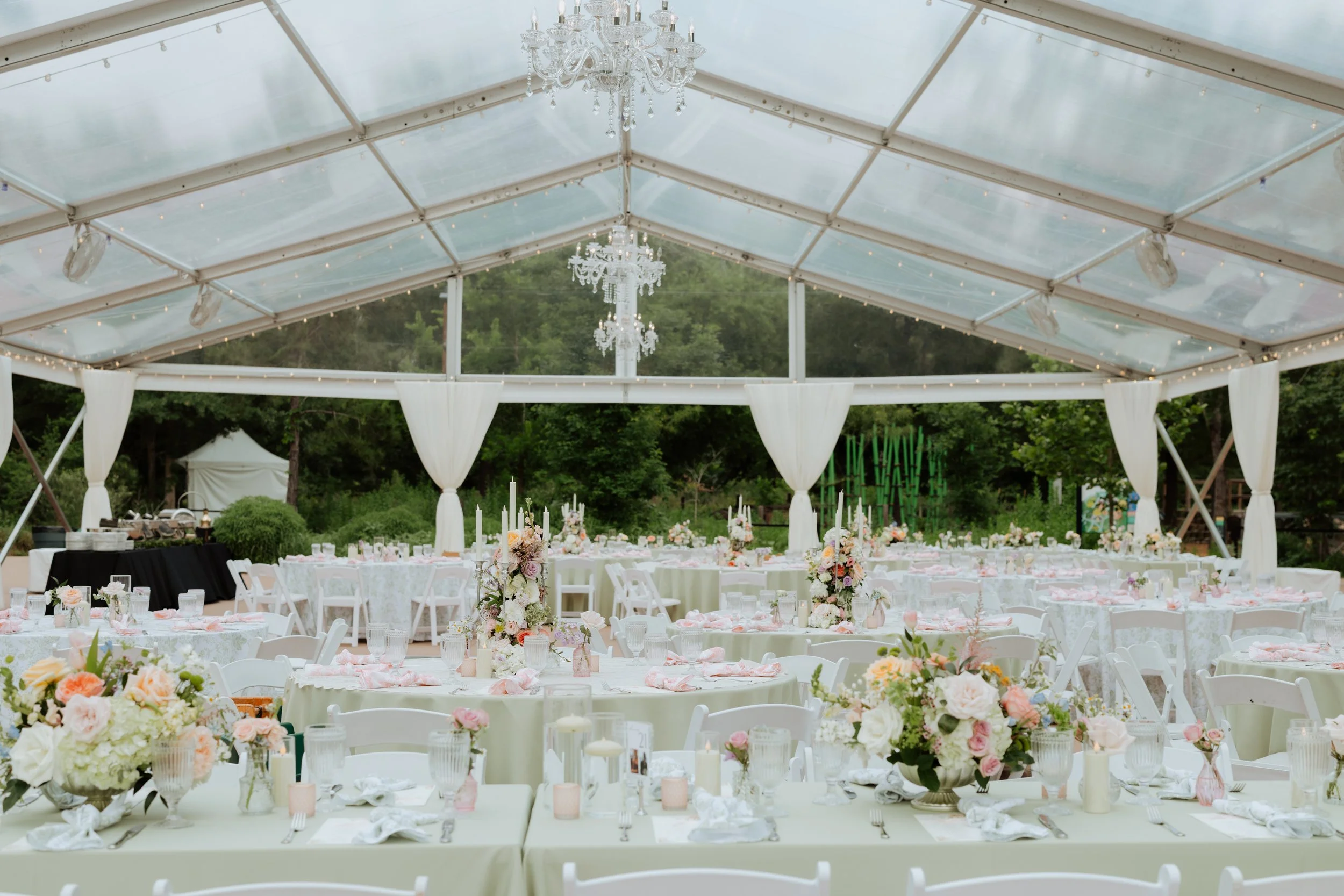 How to Keep Guests Cool at an Outdoor Summer Wedding