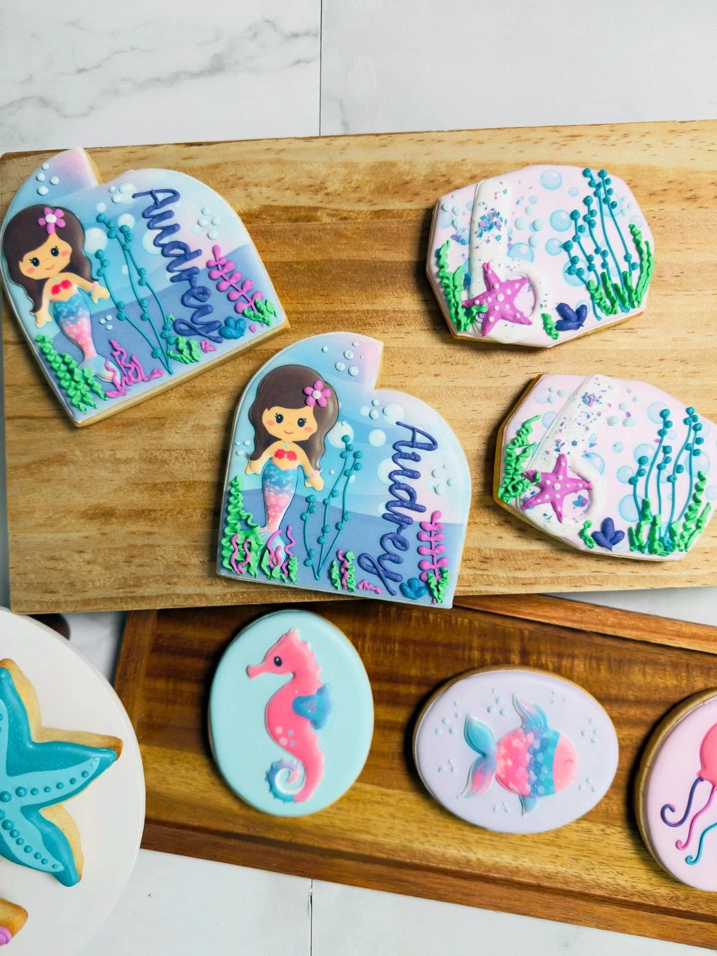 Under the sea and sweet as can be! These mermaid birthday cookies were made for a little one turning six and dreaming of ocean adventures. From shimmering tails to pearly seashells, every cookie was hand-decorated with love and lots of edible magic.

