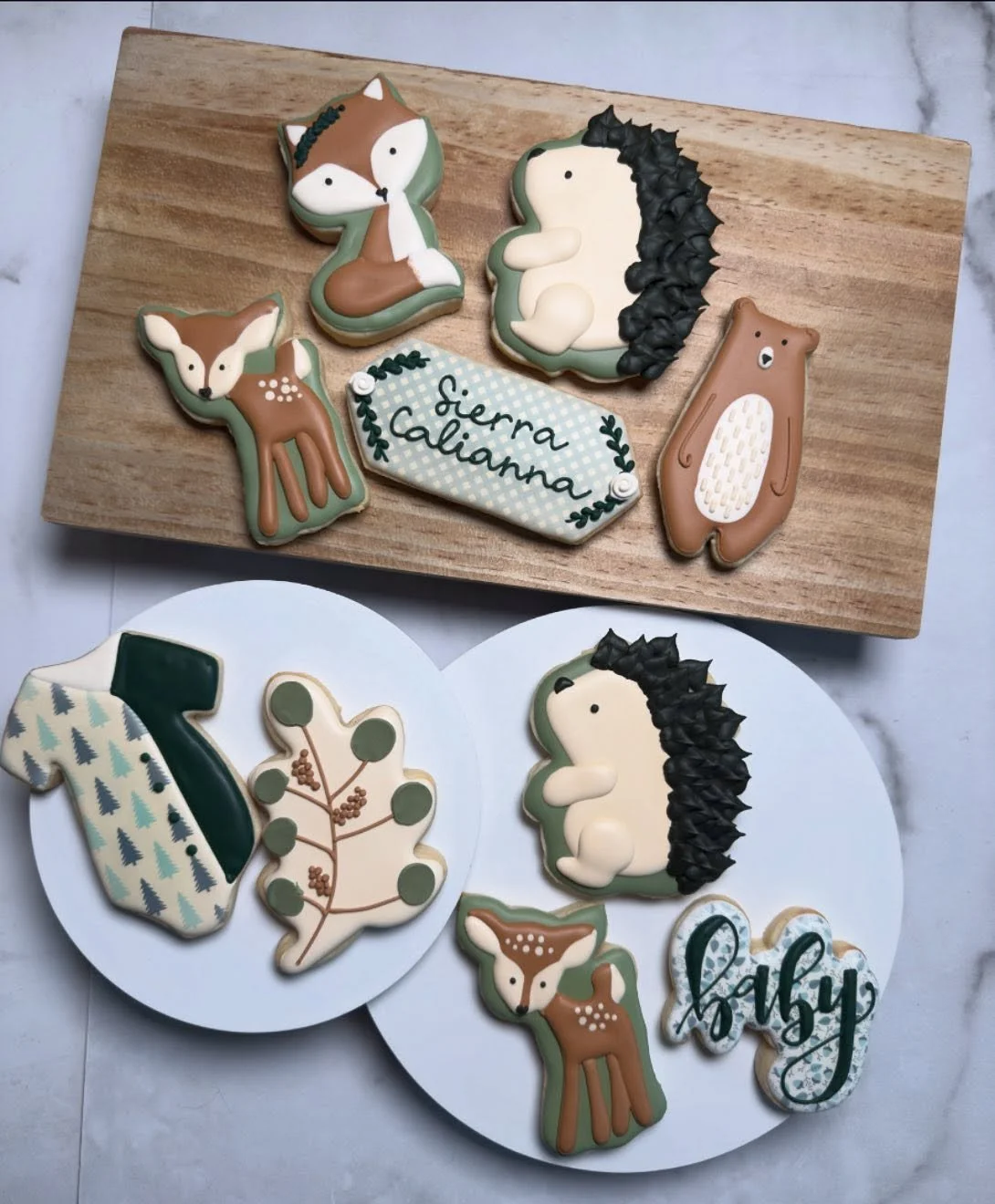 Welcome to the woods, little one! 🦊🐻🦌🦔 This custom cookie set brings woodland magic to life with adorable hand-cut designs featuring a bear, fox, deer, and even a prickly porcupine! 🍼✨ Perfectly paired with a baby-themed plaque, onesie, and pers