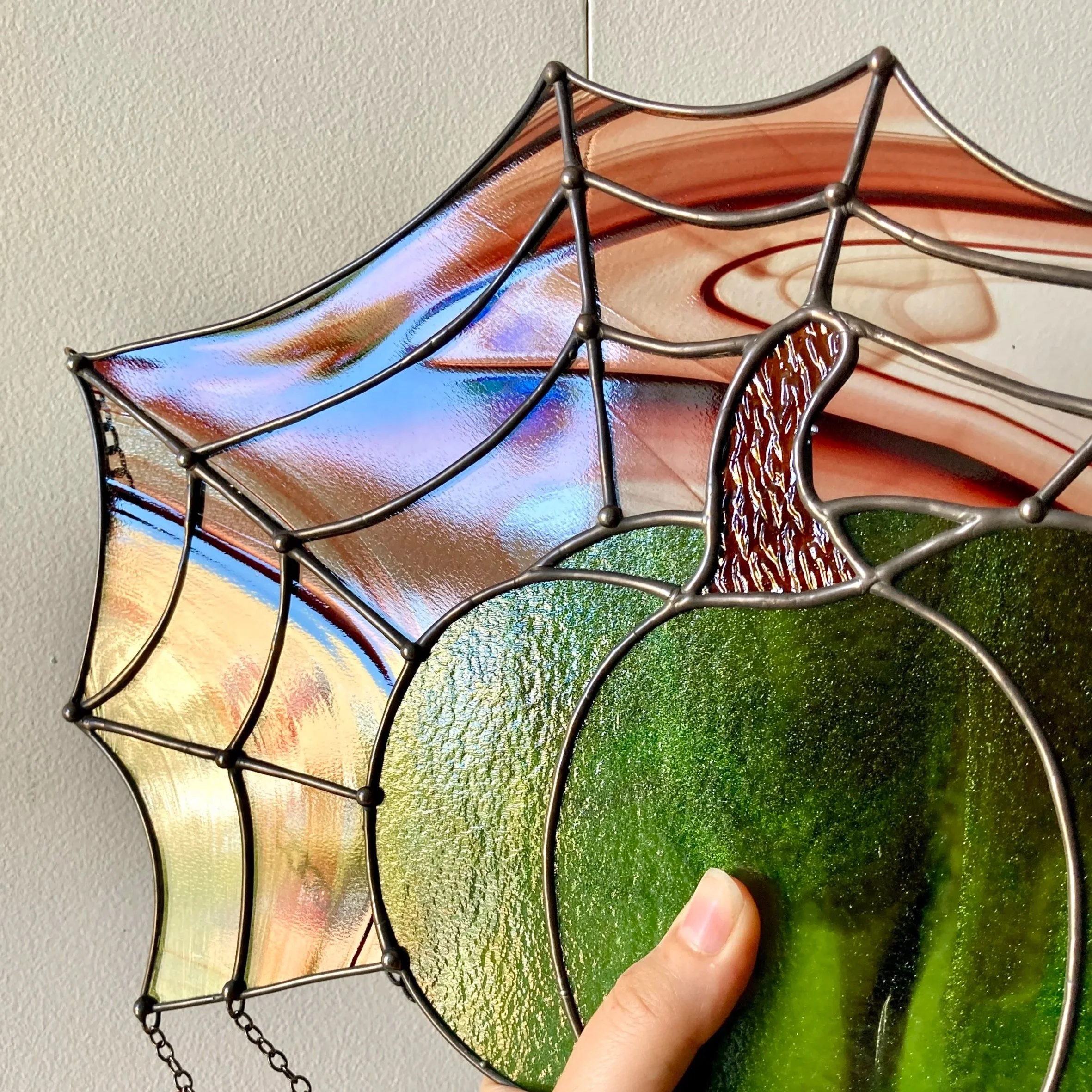 IsabelleRaymond-Heartofstainedglass_Spiderweb+Pumpkin-StainedGlassSunCatcher-HandmadeinMontreal07.jpg