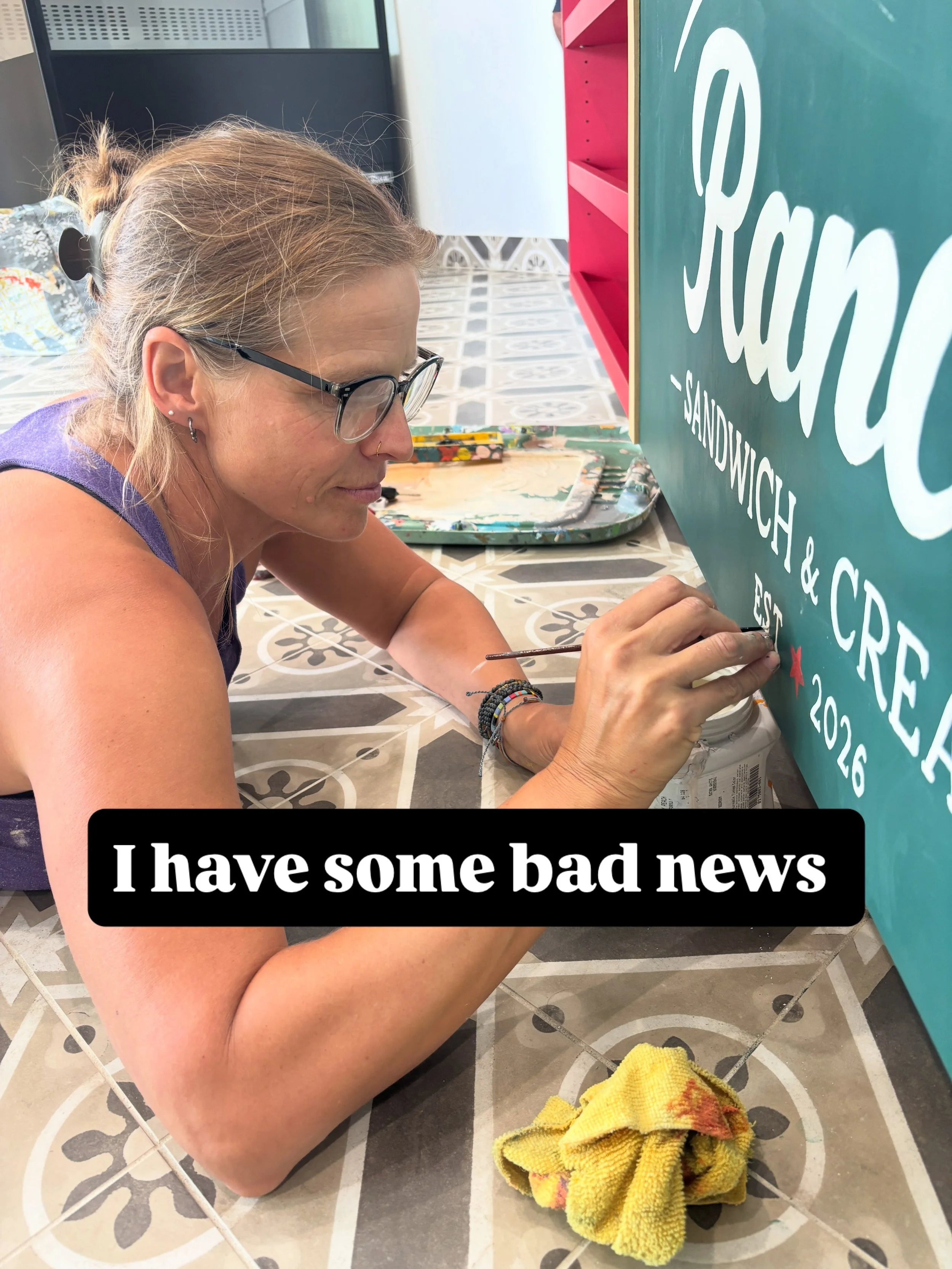 For the first time ever, I had to wear glasses to paint 🤦&zwj;♀️👵👓🤓 
Send condolences

#ihategettingold #eyeglasses #aging #oldlady #geriatricartist