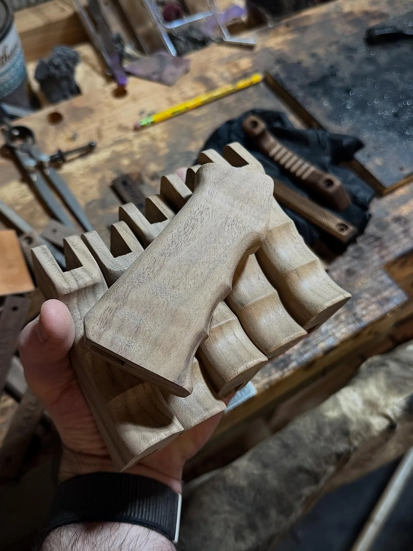 Fresh off the sander&mdash;no oil, no finish, just raw walnut and clean lines.
Can&rsquo;t seem to make these grips fast enough. 👌
#handmade #walnut #woodgrips #madeintheusa #railwoods