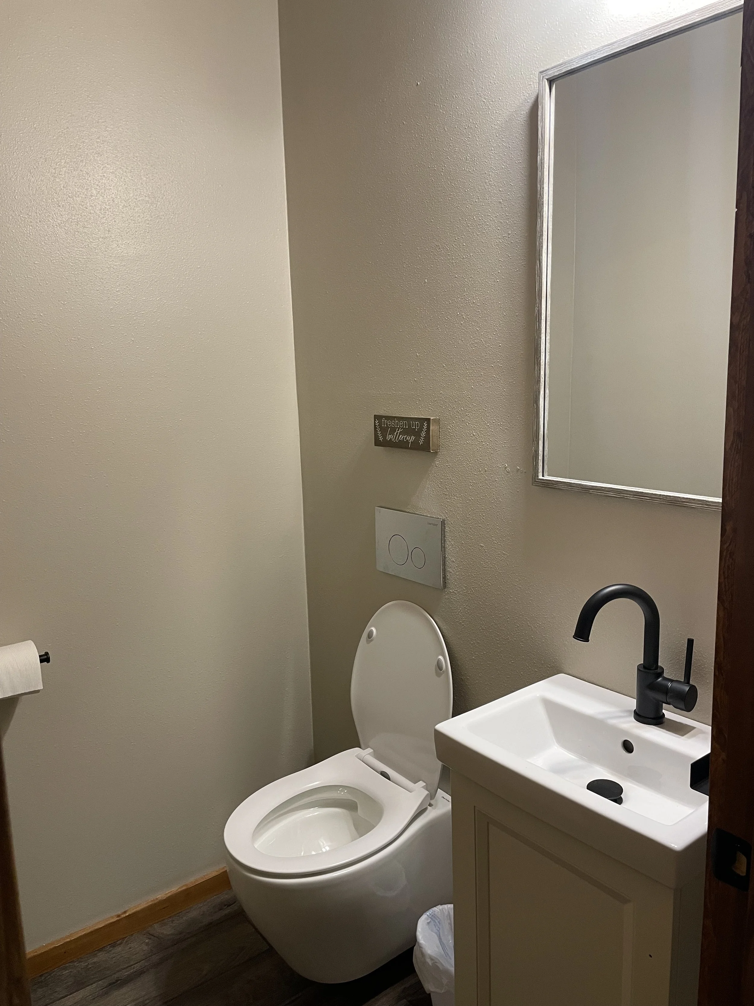 bathroom 1.jpg