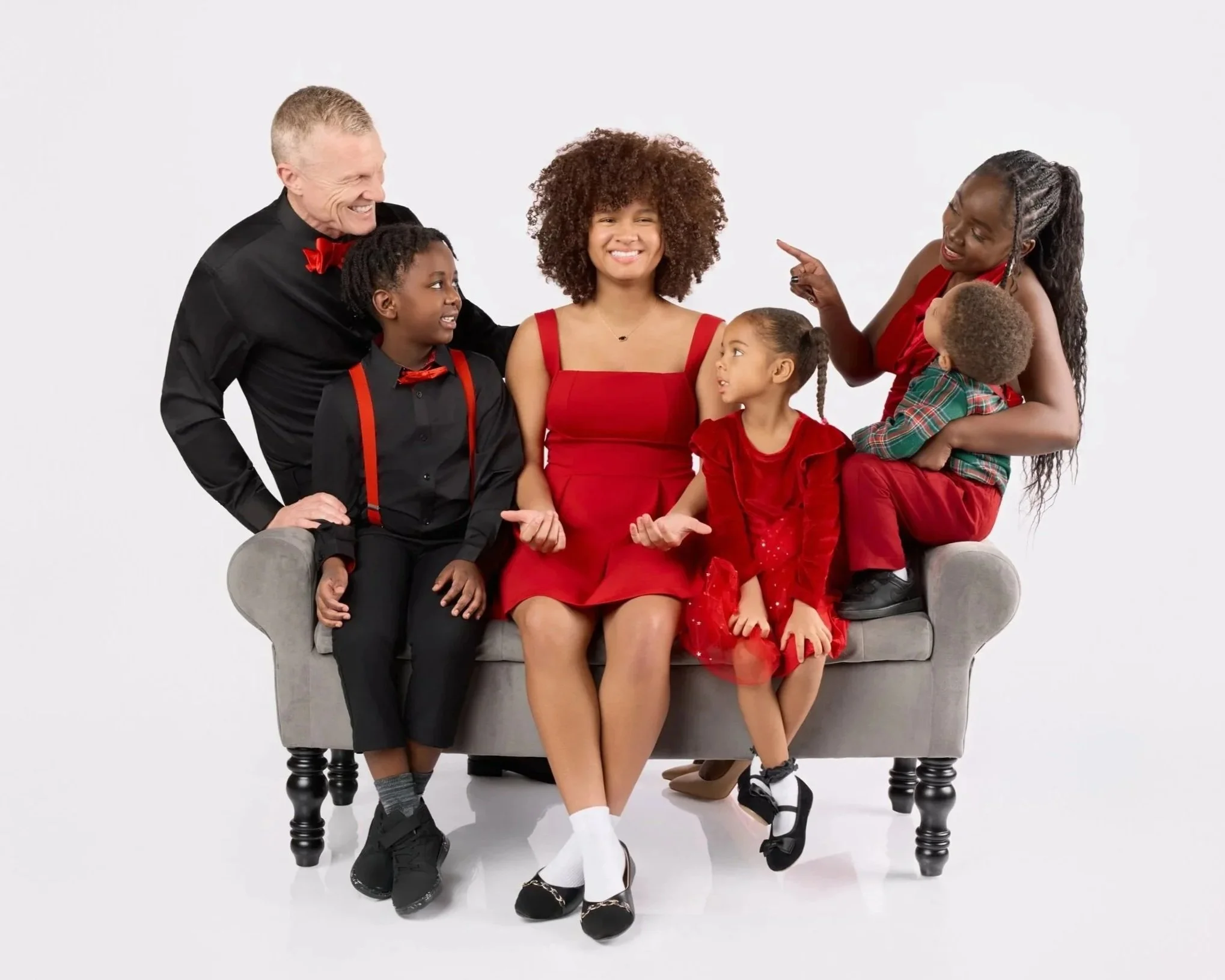 12-14-2025%2BValary%2BSheridan%2B-%2BXmas%2BFamily7489_%25282%2529%2B1%2B4x6%2BSM.jpg