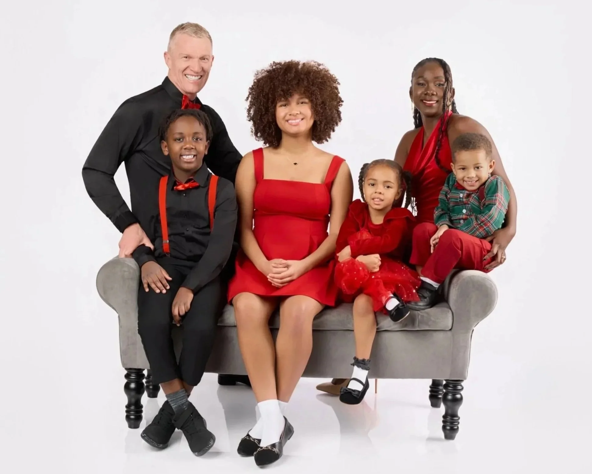 12-14-2025%252BValary%252BSheridan%252B-%252BXmas%252BFamily7486_%2525282%252529%252B1%252B4x6%252BSM.jpg