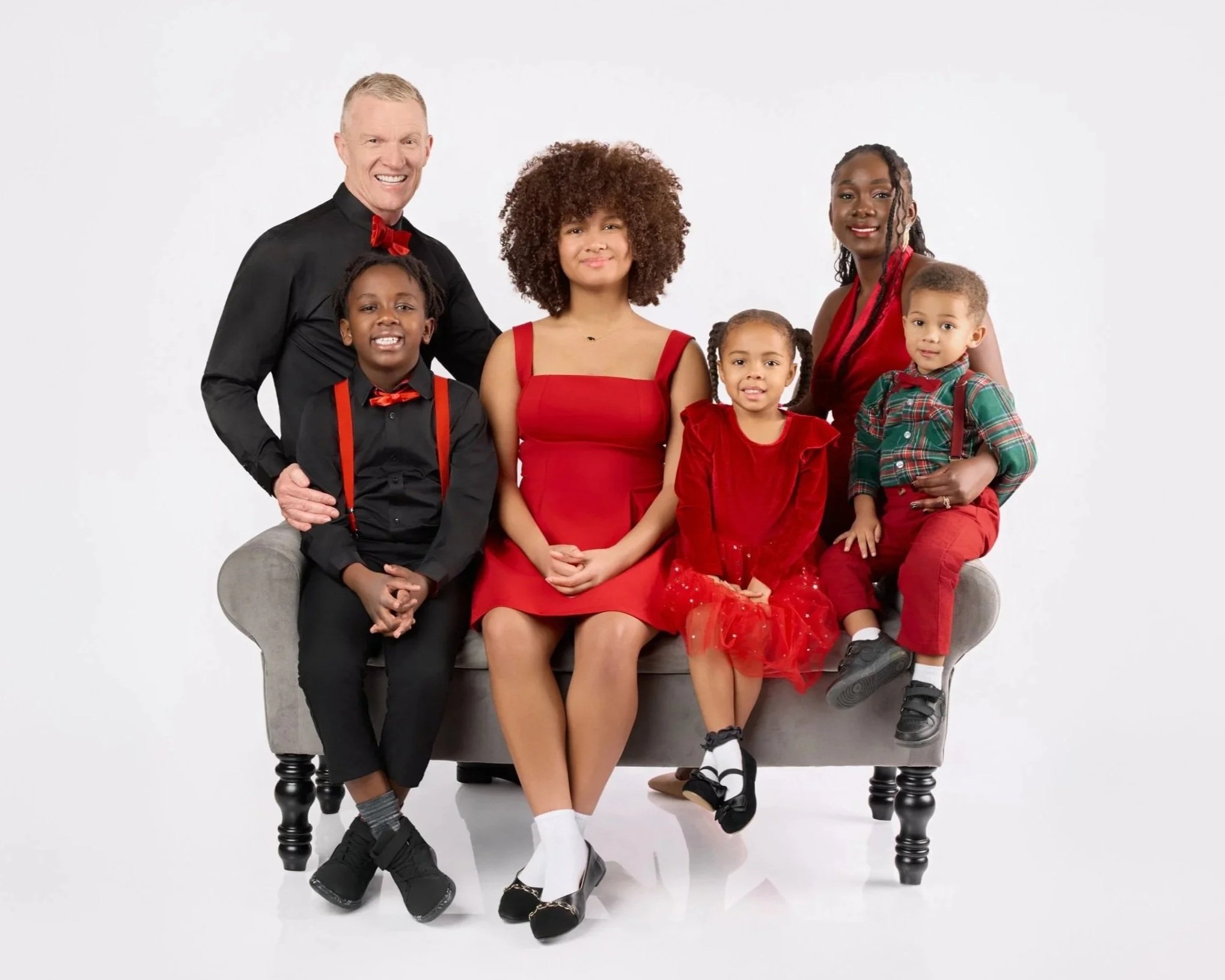 12-14-2025%2BValary%2BSheridan%2B-%2BXmas%2BFamily7481_%25282%2529%2B1%2B4x6%2BSM.jpg