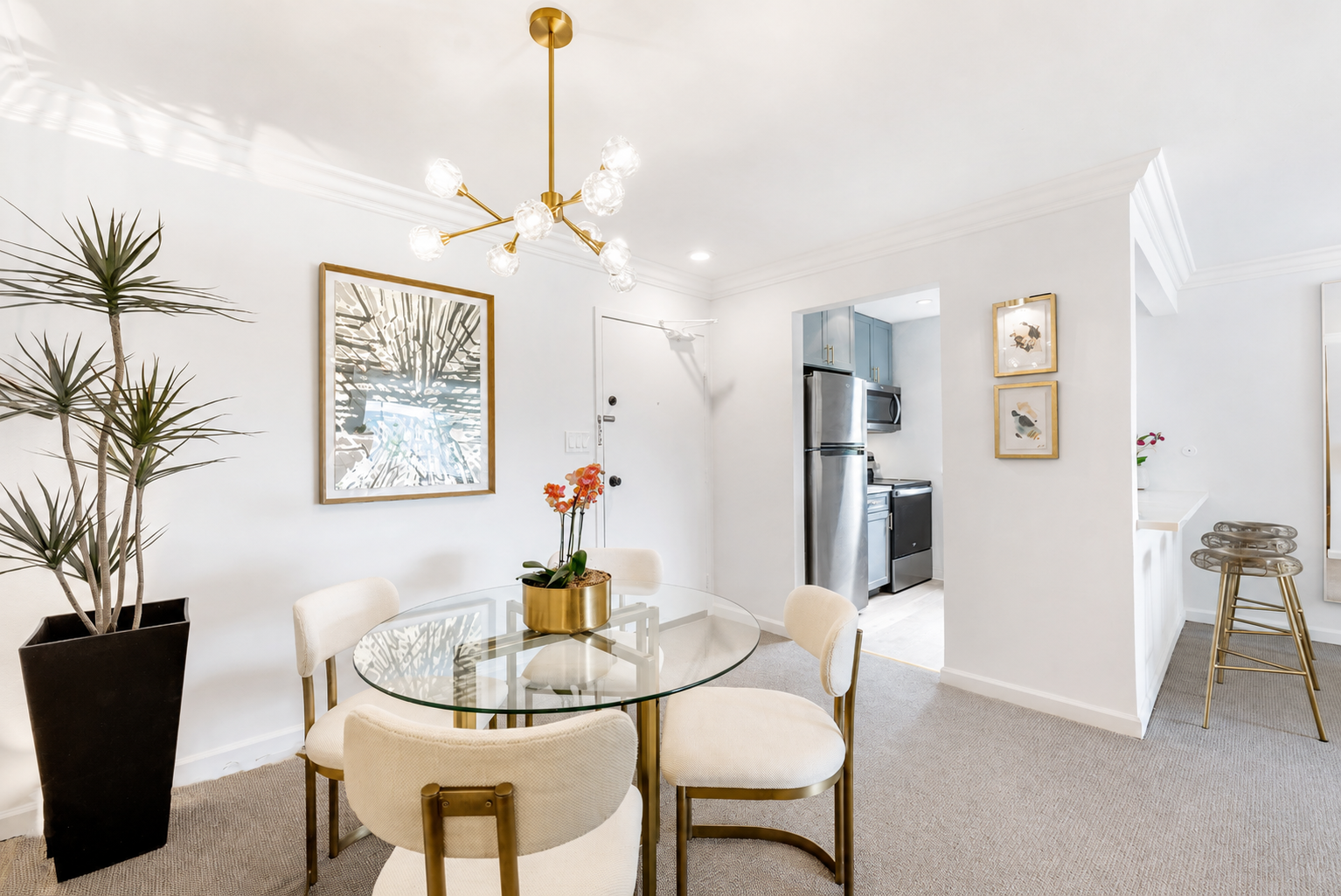 Dining + Entrance+ Kitchen.png