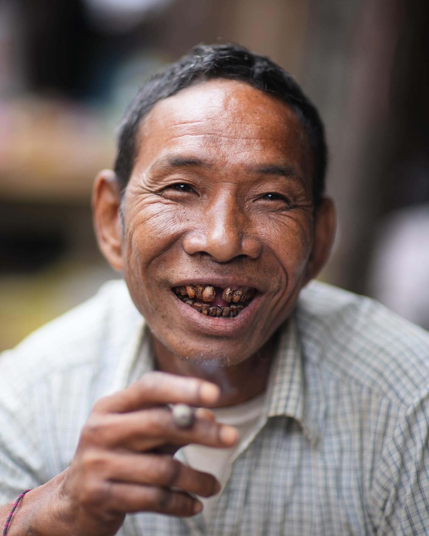 Standing in the a corner for hours andstaring at the surroundings gets boring until you find someone on the street/market who's also staring at you observing your activities. Some of those meet-ups start with a beautiful smile which makes the best ph