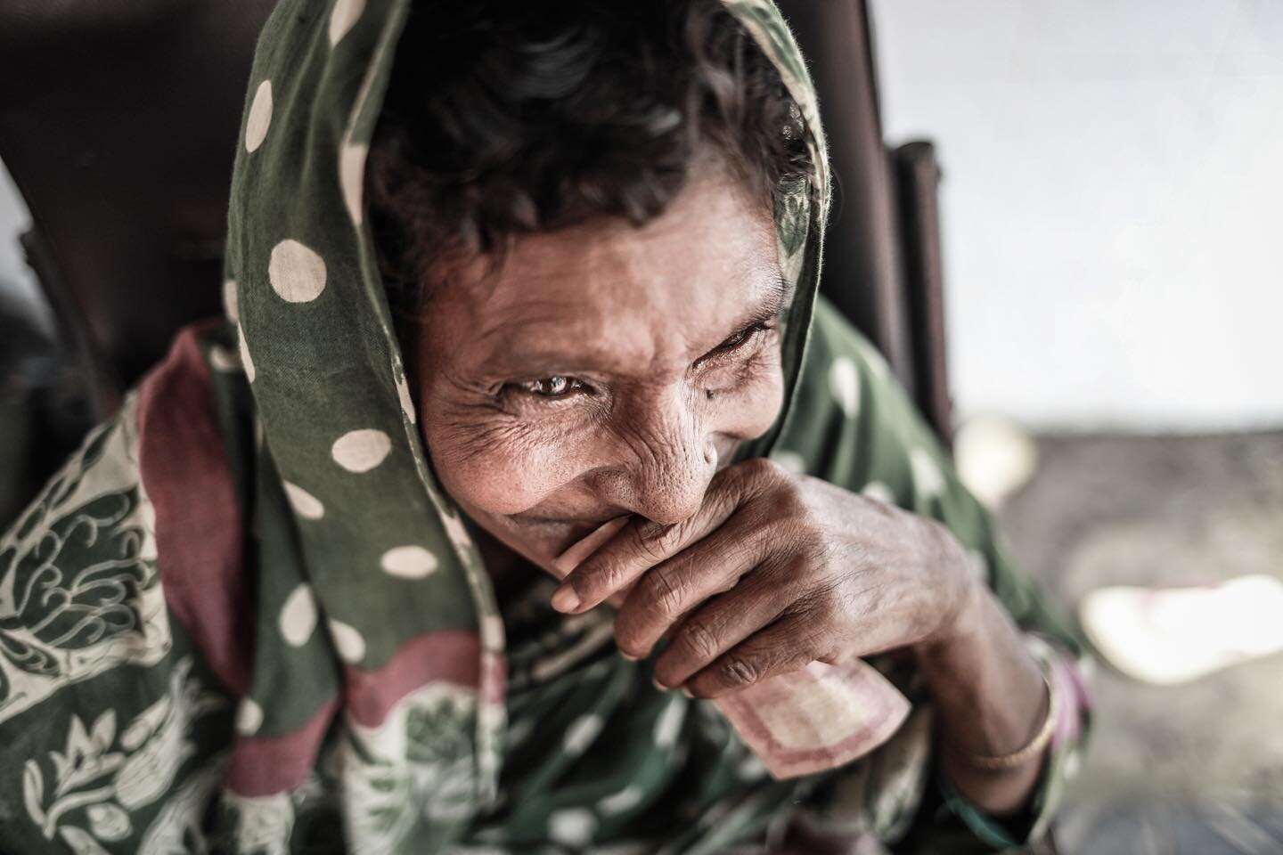 Ticket counter woman 
 
Photo by @nihab_rahman

#bangladesh
#bangladeshstories
#humansofbangladesh
__________________
#humanitarianaid  #humaninterest
#unhcr_bgd #unicefbangladesh  #coxsbazar #aidworker #documentary  #candidchildhood #bbc #worldpress