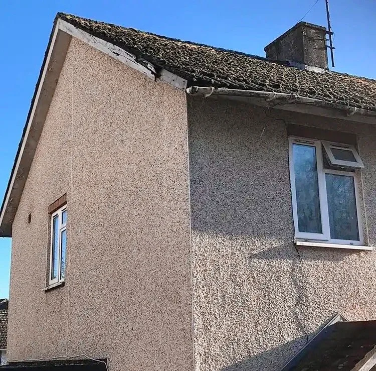 Old decayed roof in need of a replacement