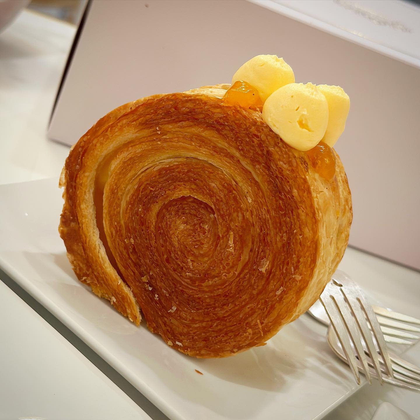 The spiral croissant did not disappoint 🌀✨

Pulled up on a Wednesday afternoon and was able to get this passion fruit deliciousness 🫶

📸 @marvel__cake #campbell #croissant #bayarea #bayarealife

#freshlocalvibes ✌️