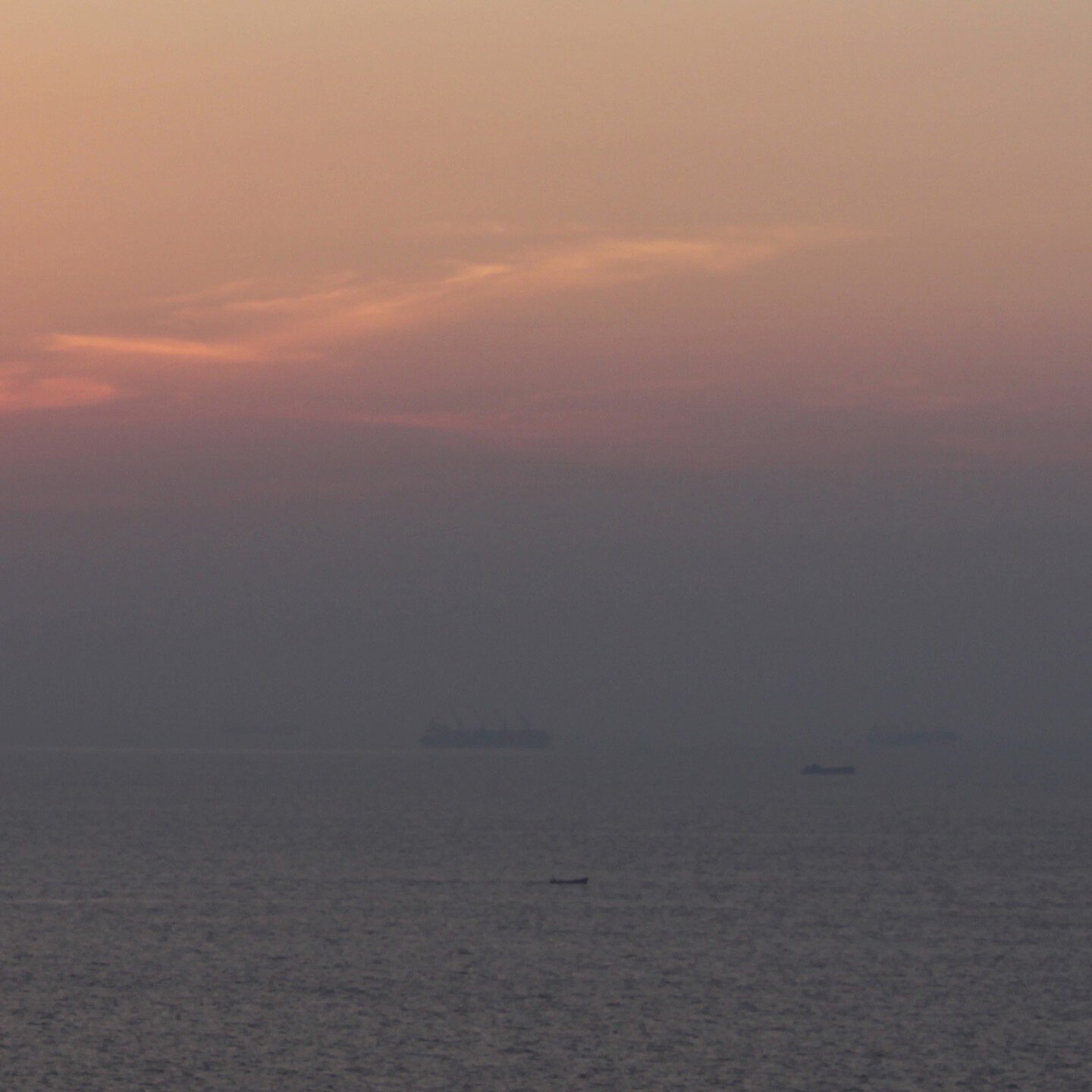 #india #mumbaibay #mumbai #indiansunset #outatsea