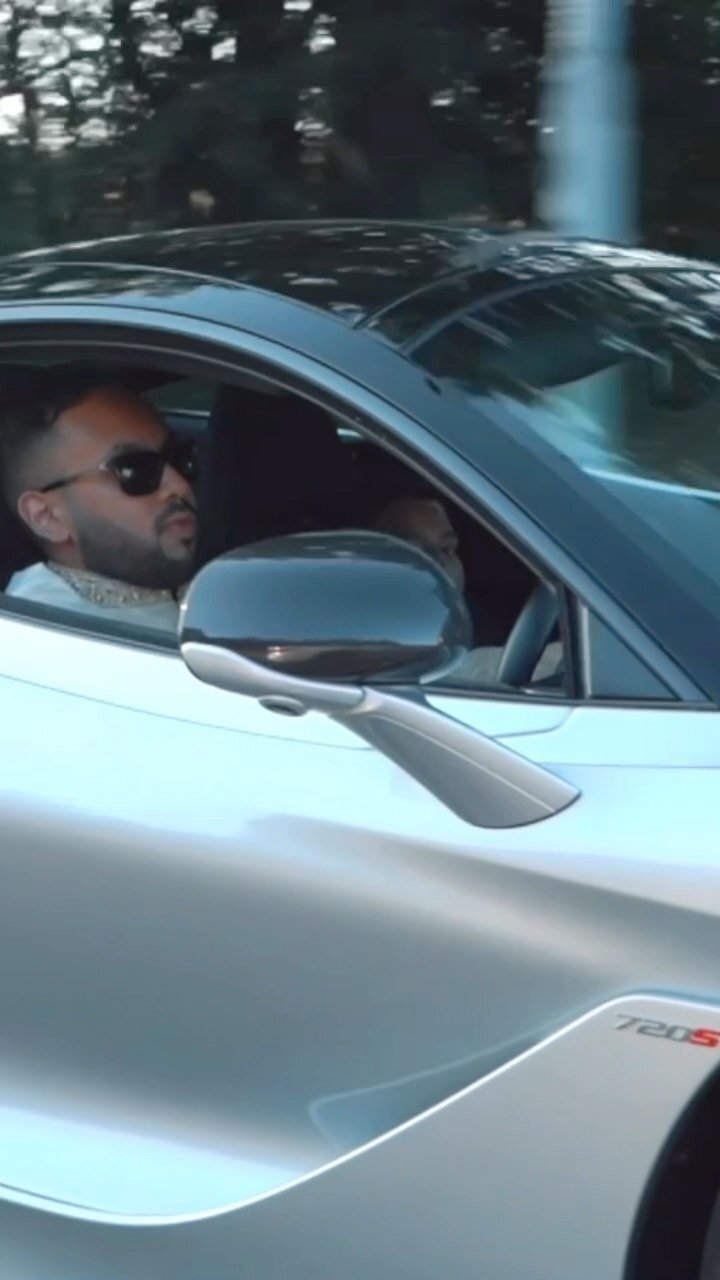 LOOK AT ME HABIBI
#lookatmehabibi