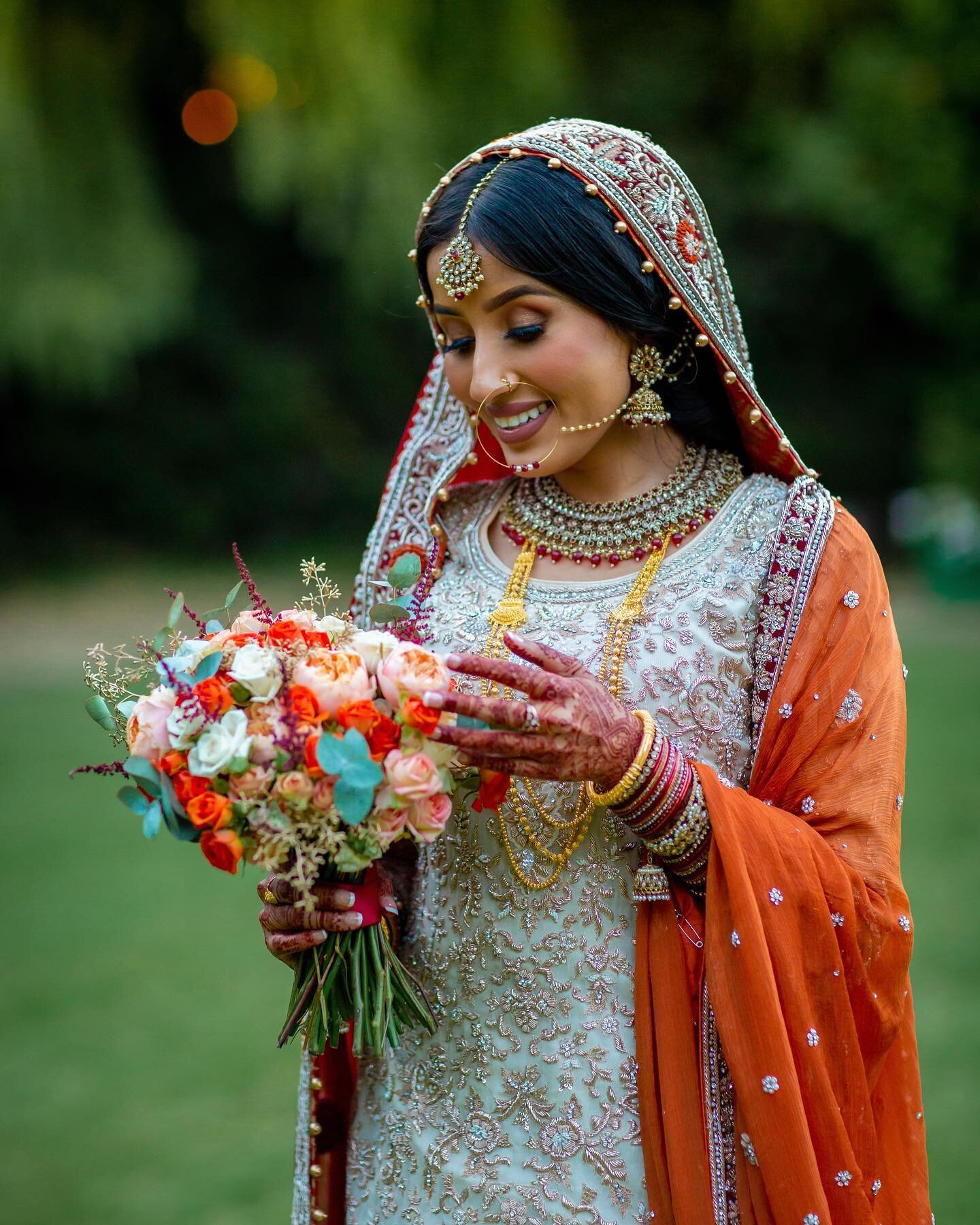 Colour theme π§‘
Stunning bouquet π by @blu.ivy
#bouquet
Venue: @thechigwellmarquee
Decor: @ritzroyale
Catering: @royalregency
Media: @vogueeventslondon
Cake: @bakedbyadila
Entertainment: @frontlineevents_ @creative.360.moments @4seasonzuk
Entran