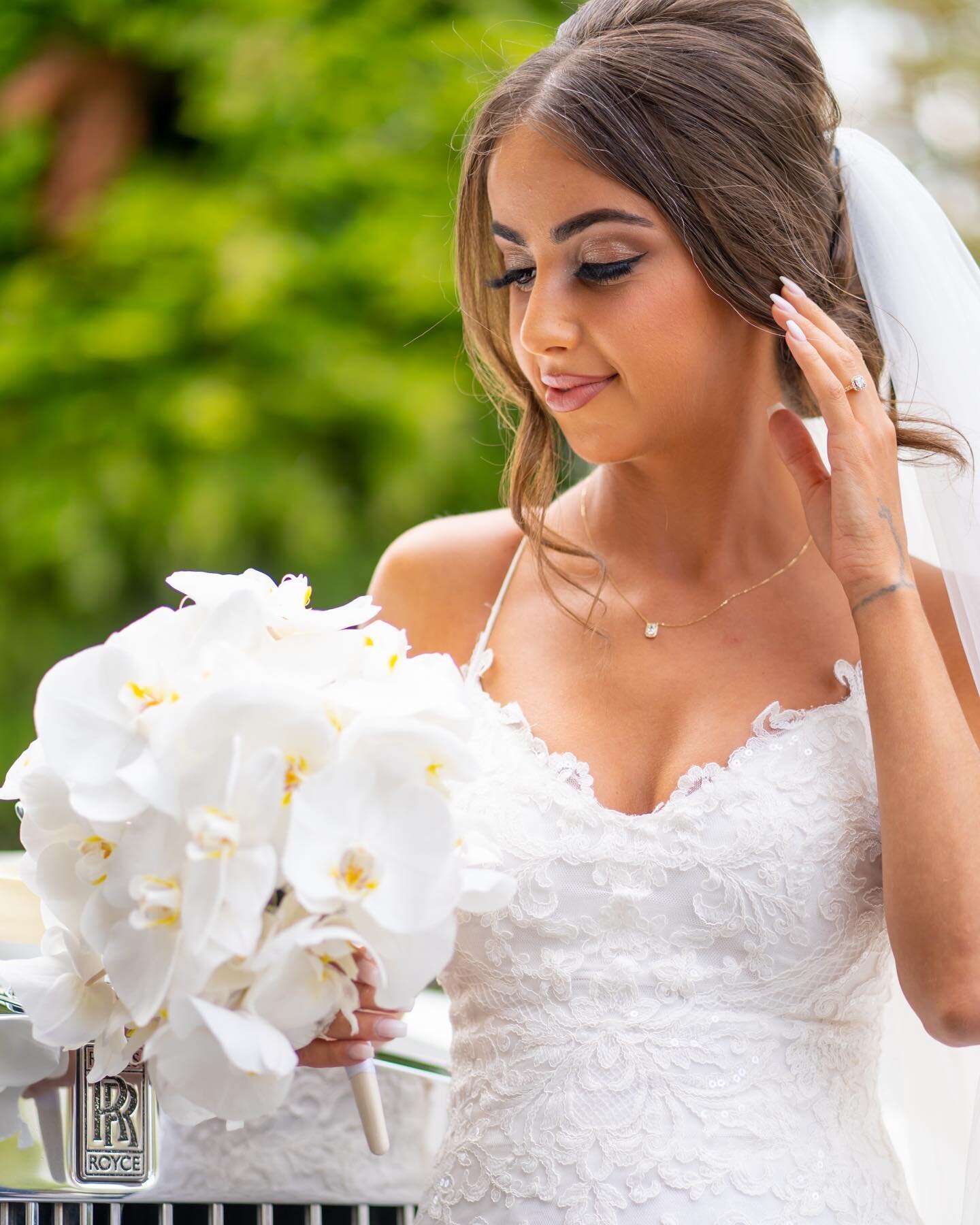 Stella π
4 years ago today #memories #tbt
Bride: @mobilebeautybystella
Photography: @vogueeventslondon
Venue: @threeriverscountryclub
Car hire: @voguechauffeurs
Event management: @vogueeventslondon