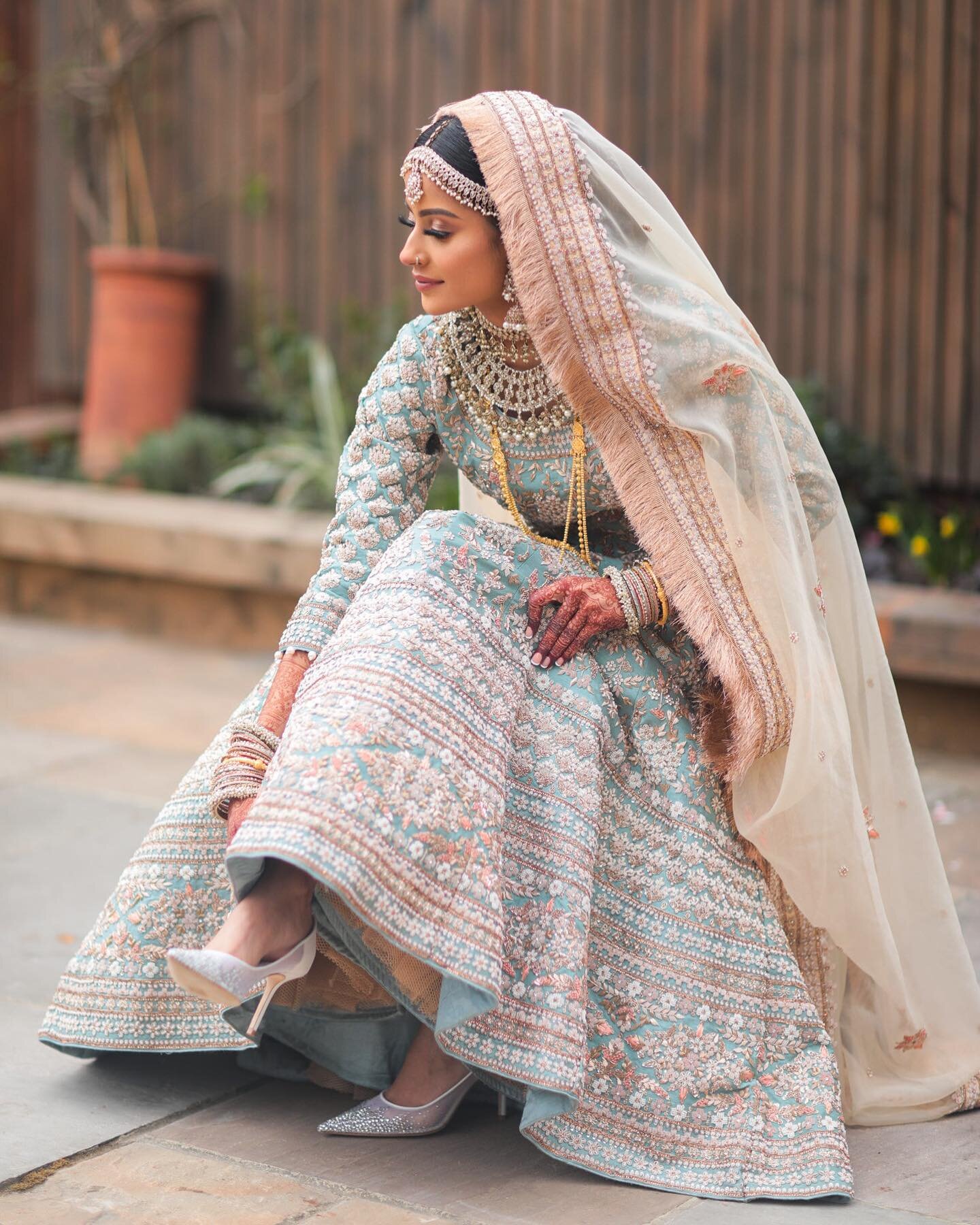 Sai π€
Photography: @vogueeventslondon
Rolls Royce: @voguechauffeurs
Venue: @royalregency
Decor: @ritzroyale
Outfit: @_dolibridal
MUA: @glambyshanaya
Hairstylist: @hair_by_haj
Jewellery: @sokorajewels
Shoe: @jimmychoo
Entertainment: @frontl