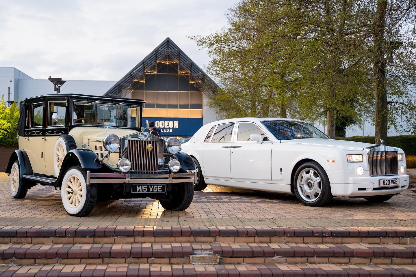 Vintage Viscount & Rolls Royce Phantom Package Deals Available @voguechauffeurs
For any enquiries please fill in the quotation/booking form link on our bio to reserve your date. π©
—————————