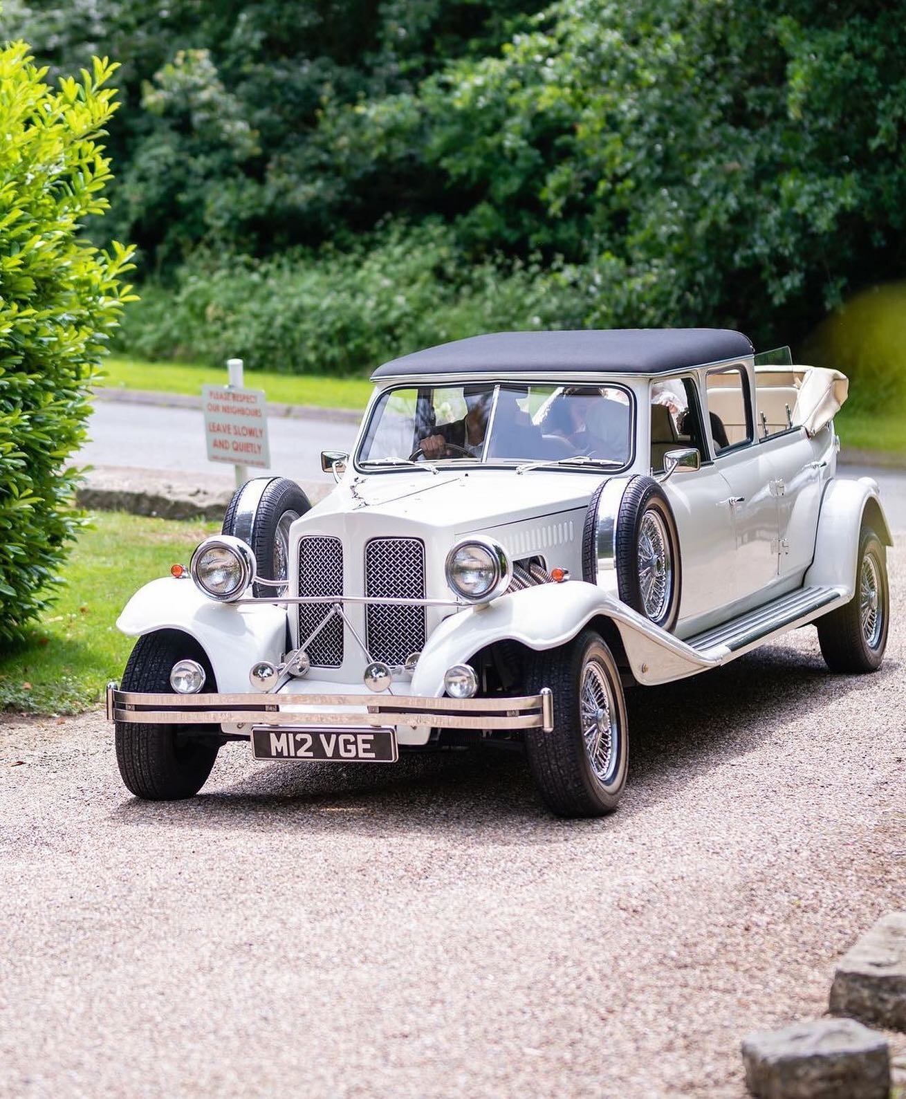 Vintage Beauford Limousine edition,
6 Seater convertible.
For any enquiries please fill in the quotation/booking form link on our bio to reserve your date. π©
————————————&mdas
