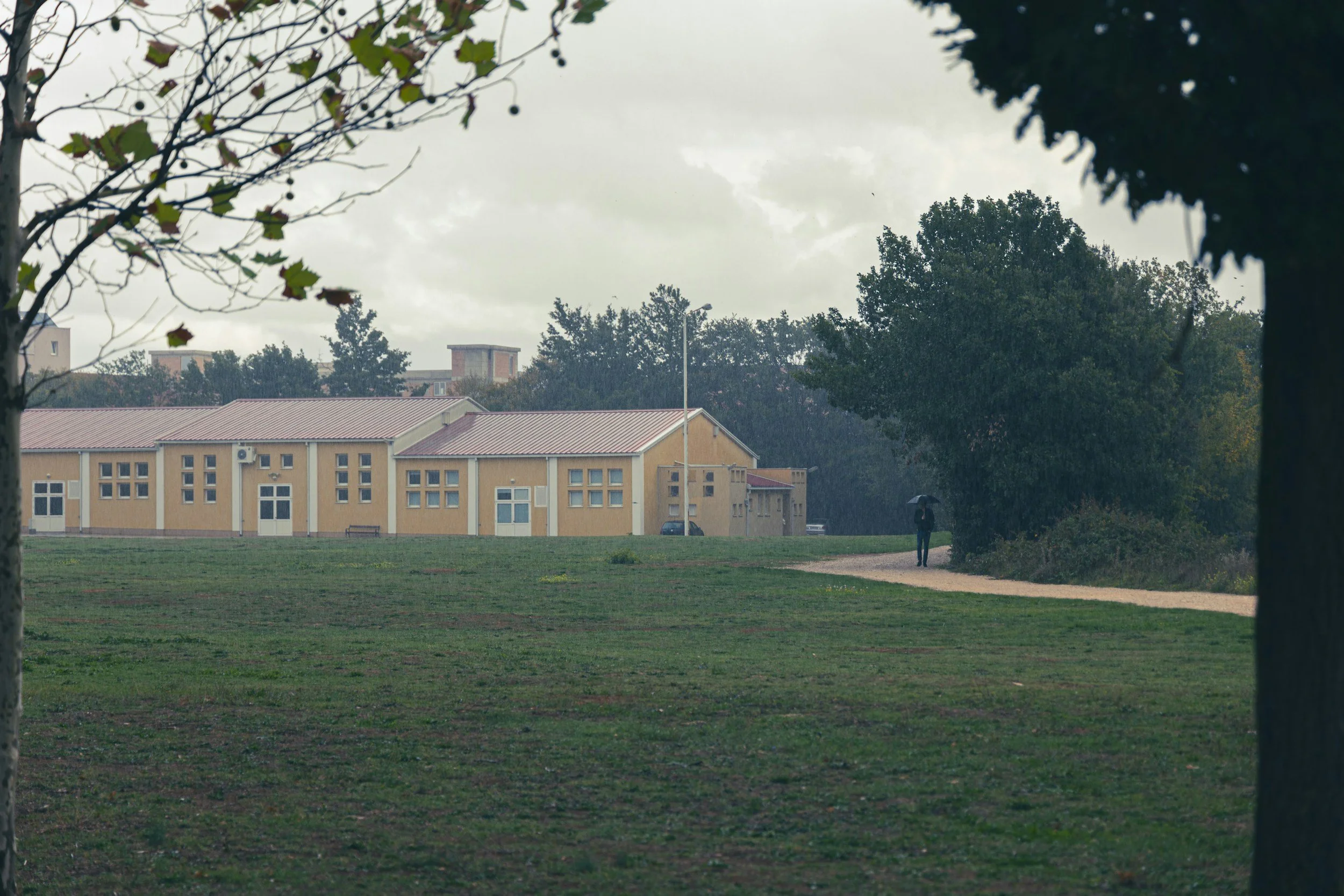 How to Find the Right Facility for Your Hybrid School