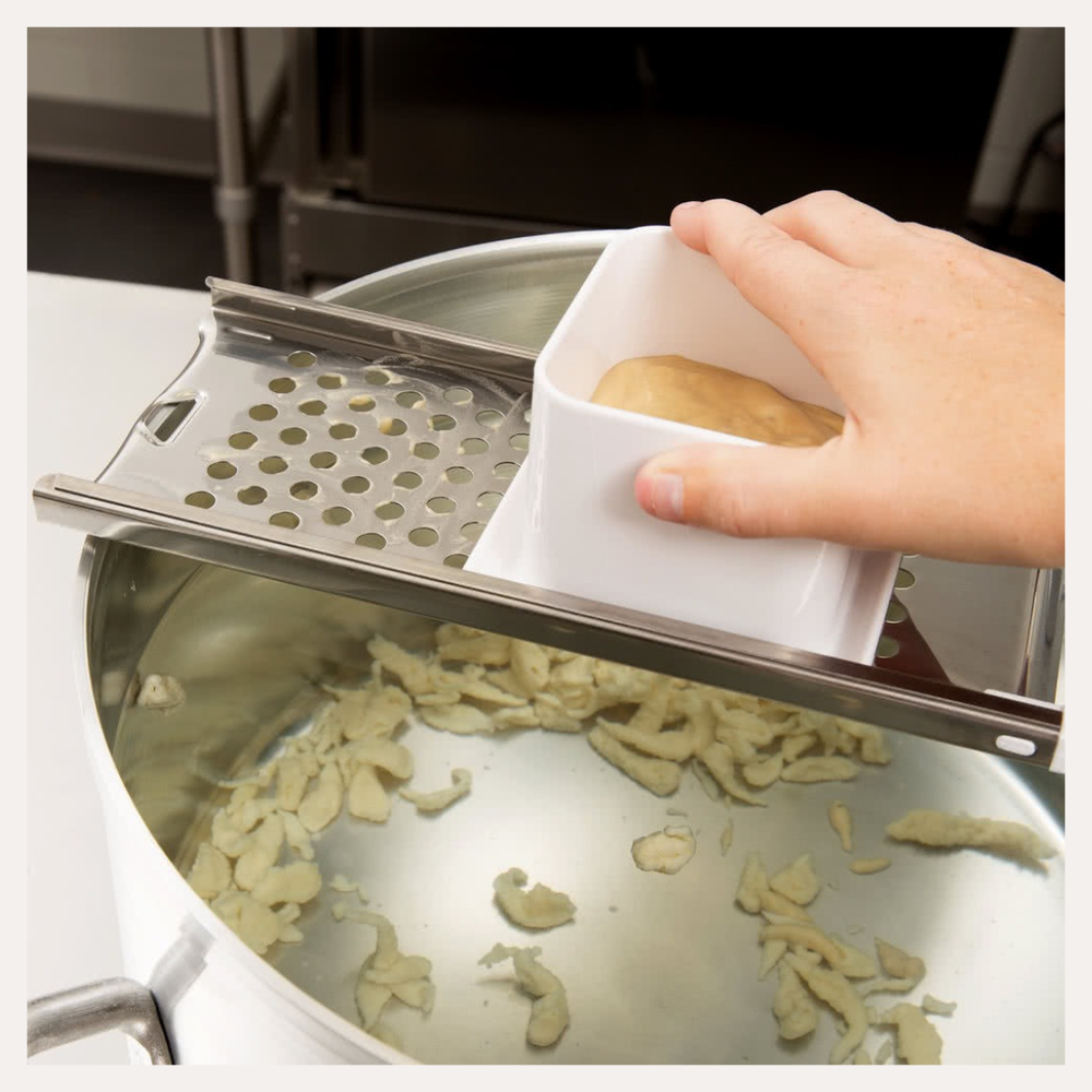 MANIGLIA IN LEGA dal design ergonomico con comoda area di lunghezza