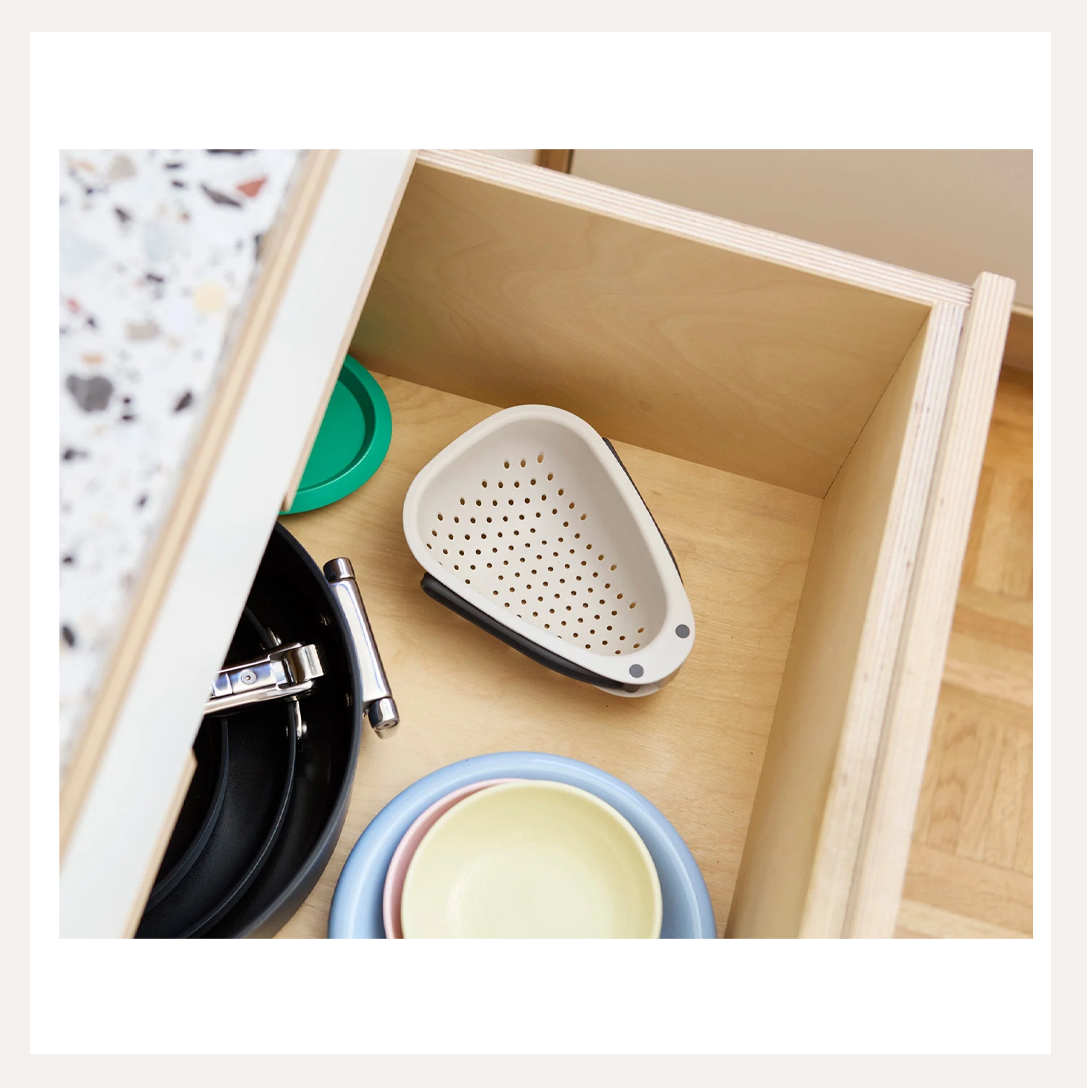 folding strainer 1.png