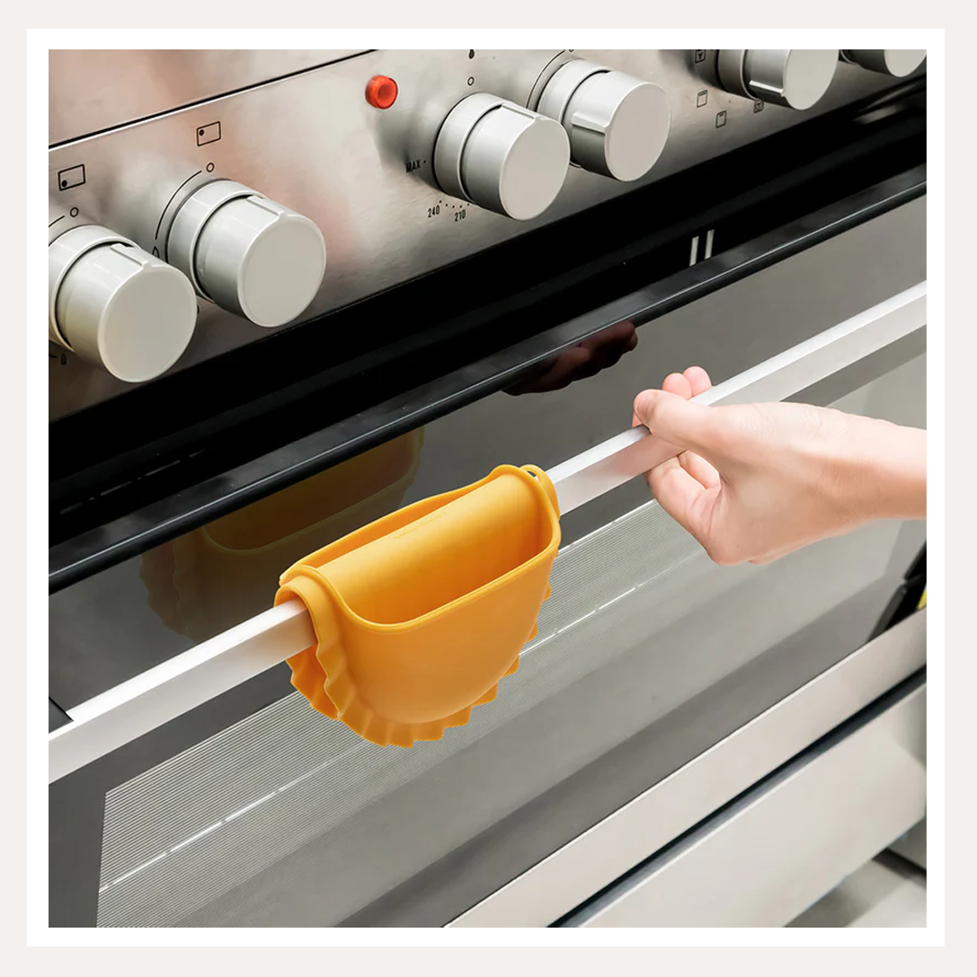 pasta oven mitt 4.png