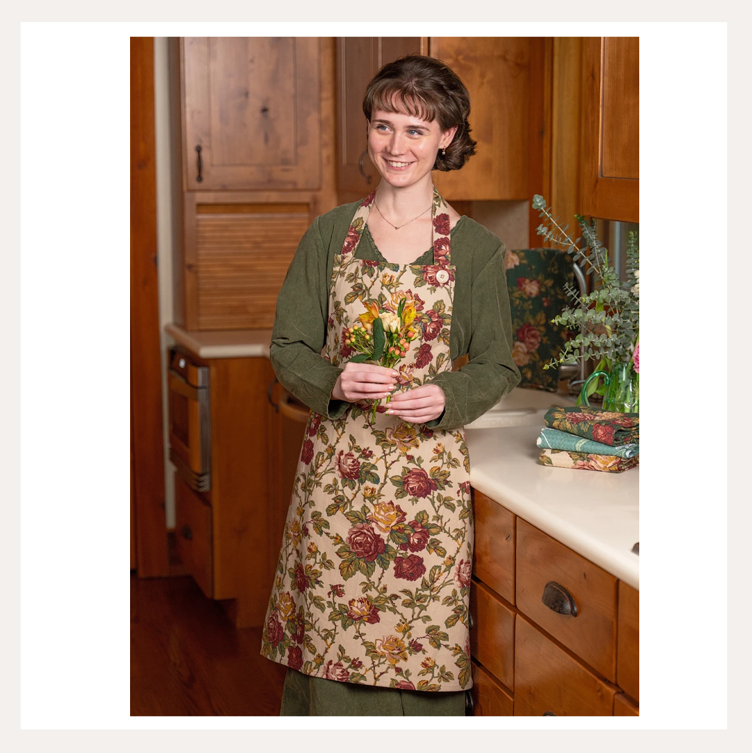 winter rose apron 1.png
